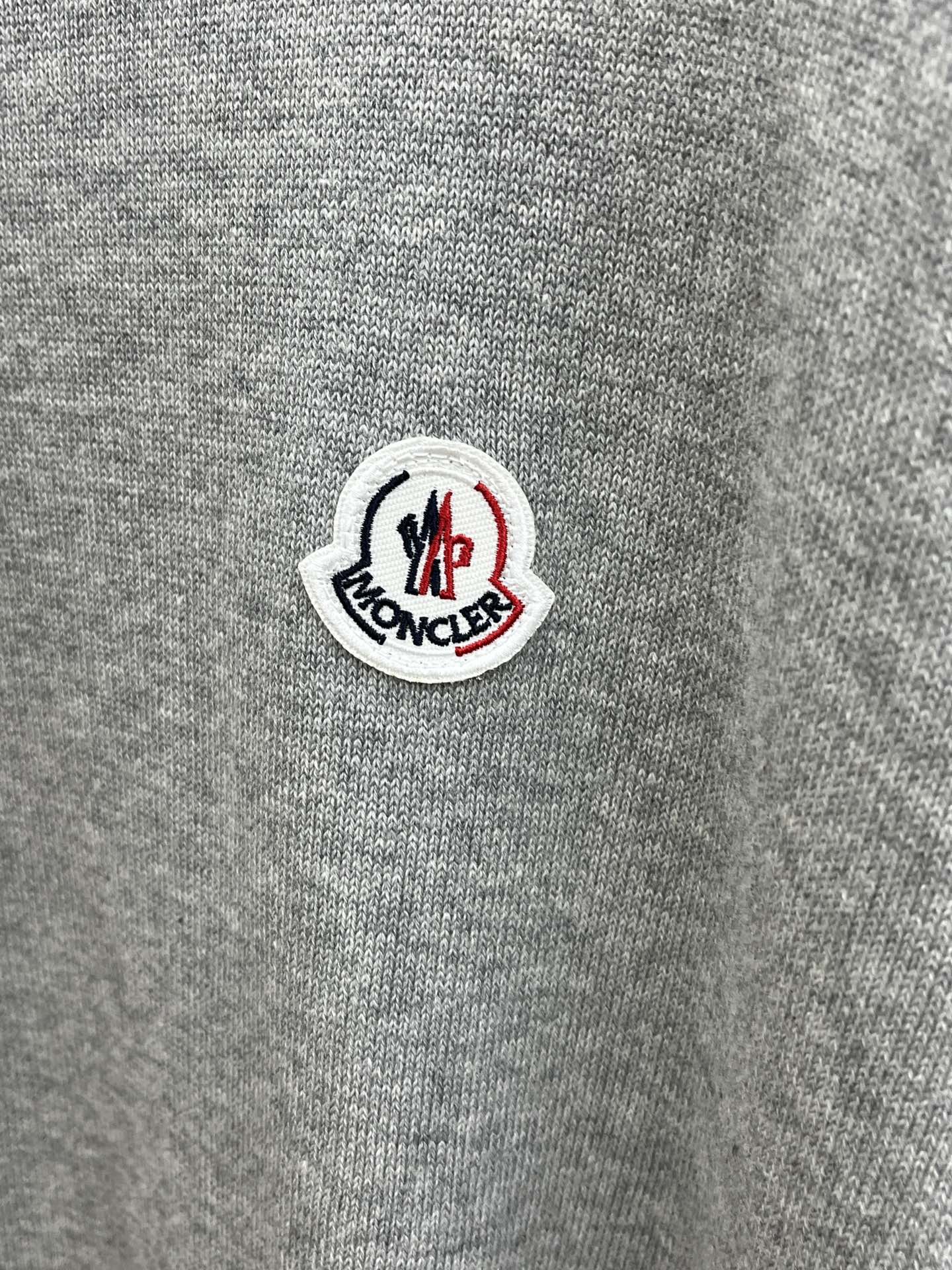 秋冬 Mon 🔥FW独家最新款男士休闲套头针织毛衣～高级定制 都市风十足 经典简约大气圆领打底针织毛衣。