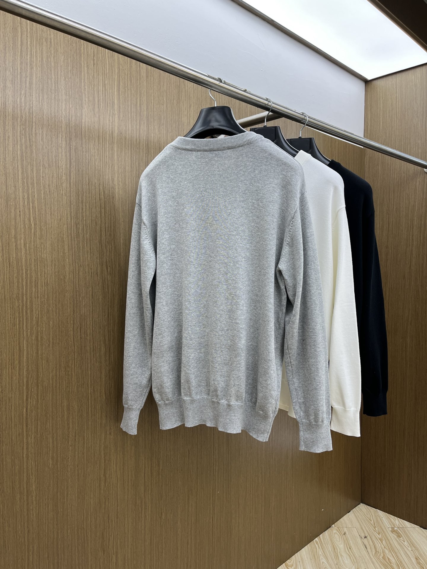 秋冬 Mon 🔥FW独家最新款男士休闲套头针织毛衣～高级定制 都市风十足 经典简约大气圆领打底针织毛衣。