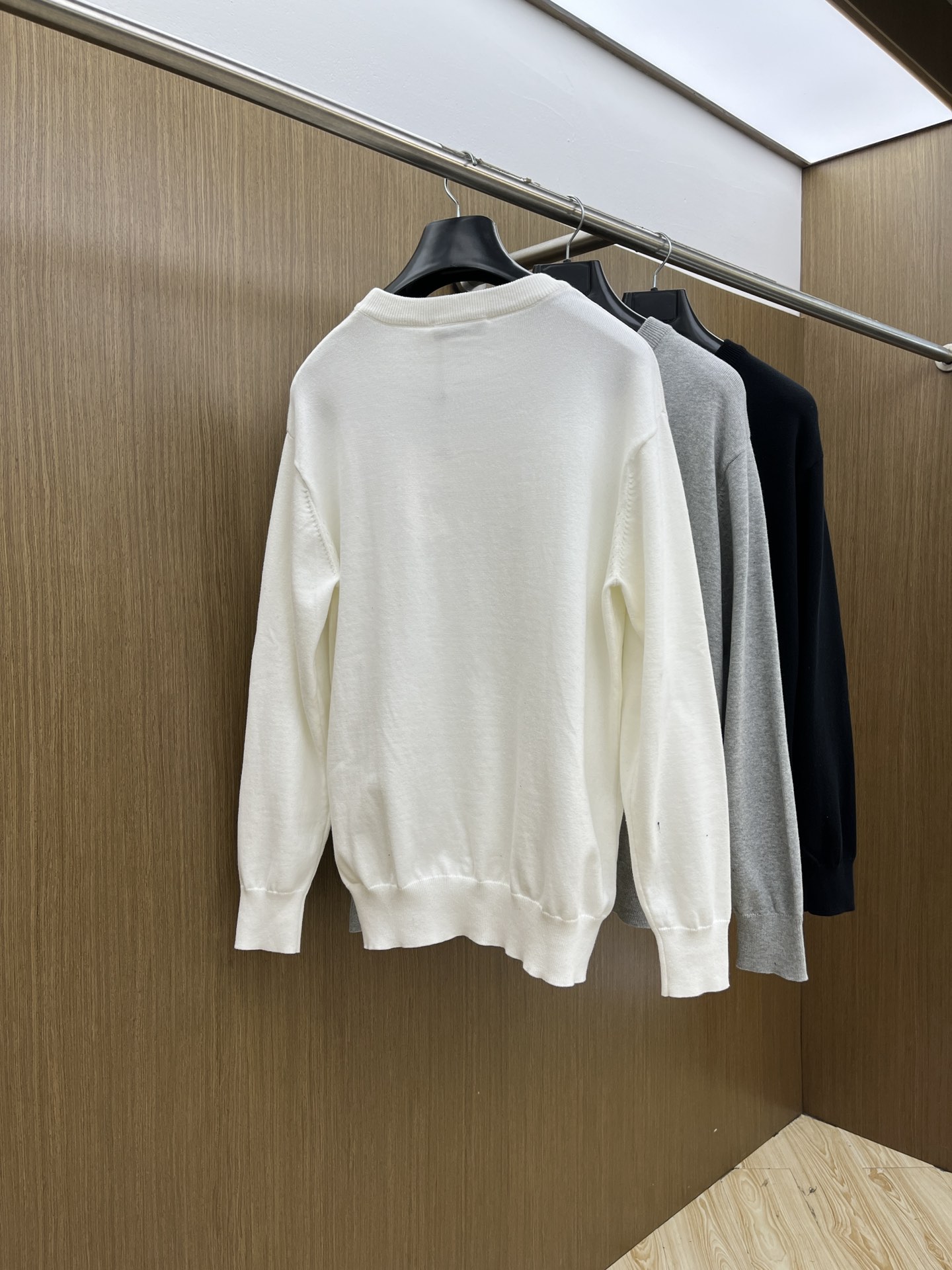 秋冬 Mon 🔥FW独家最新款男士休闲套头针织毛衣～高级定制 都市风十足 经典简约大气圆领打底针织毛衣。