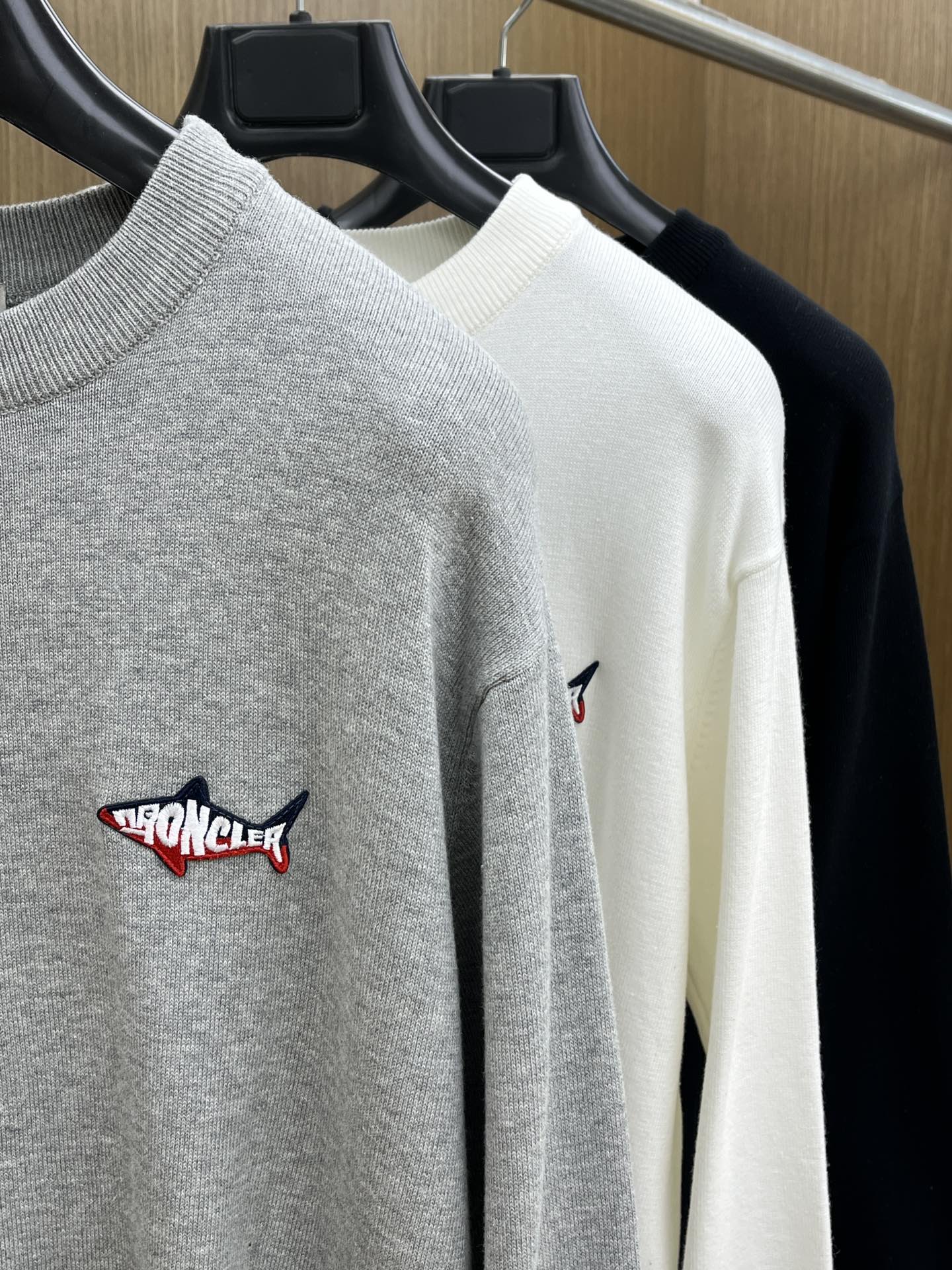 秋冬 Mon 🔥FW独家最新款男士休闲套头针织毛衣～高级定制 都市风十足 经典简约大气圆领打底针织毛衣。