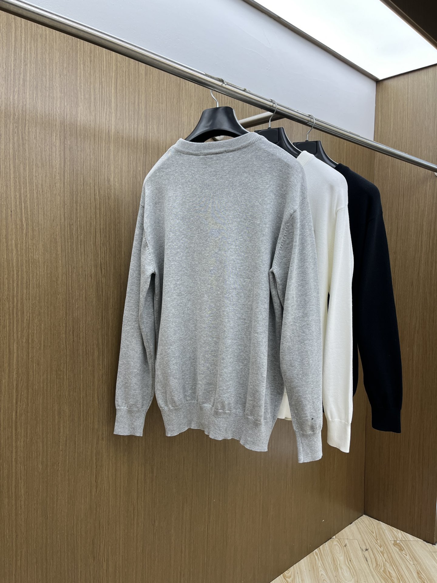 秋冬 Mon 🔥FW独家最新款男士休闲套头针织毛衣～高级定制 都市风十足 经典简约大气圆领打底针织毛衣。