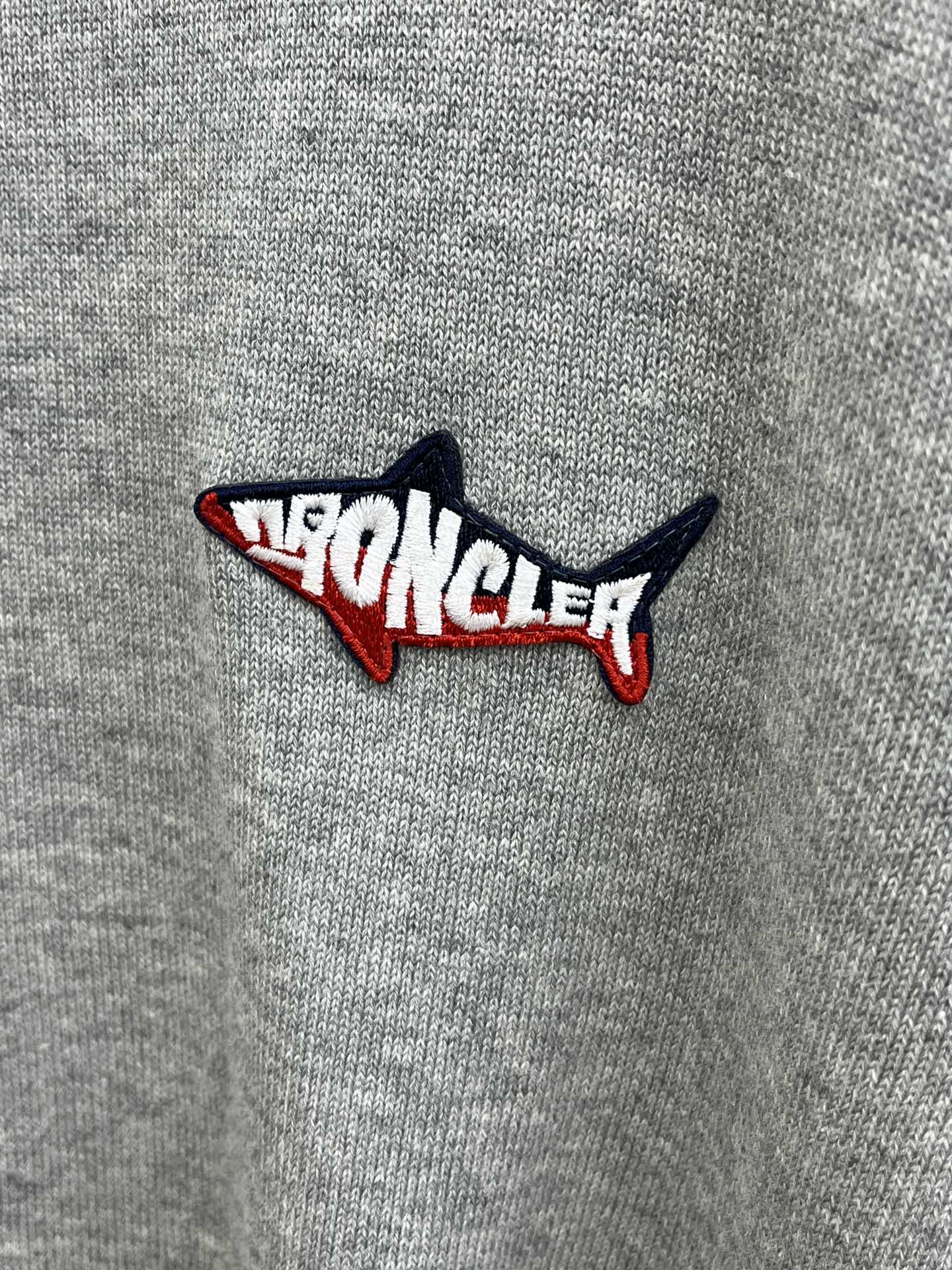 秋冬 Mon 🔥FW独家最新款男士休闲套头针织毛衣～高级定制 都市风十足 经典简约大气圆领打底针织毛衣。