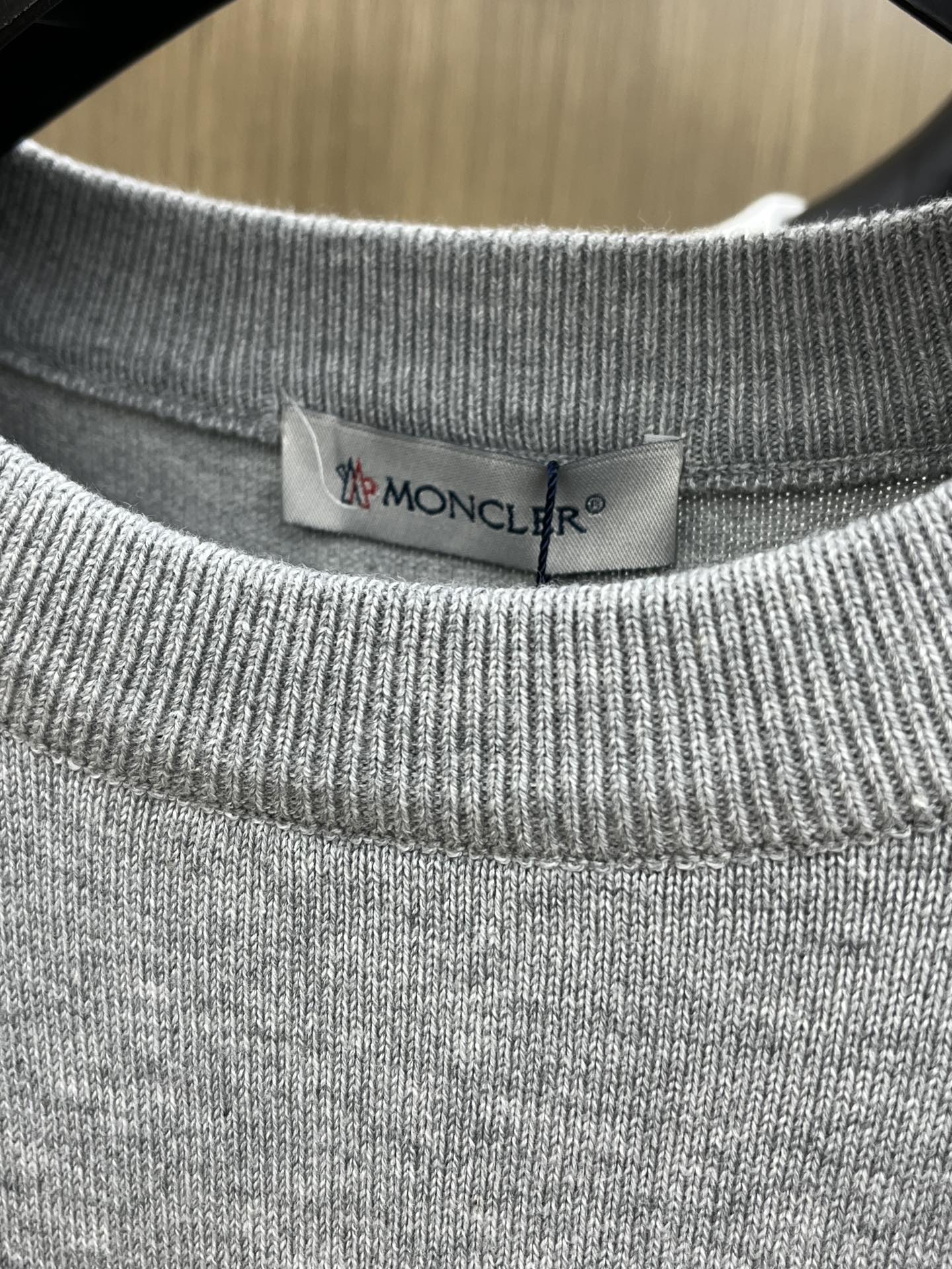 秋冬 Mon 🔥FW独家最新款男士休闲套头针织毛衣～高级定制 都市风十足 经典简约大气圆领打底针织毛衣。