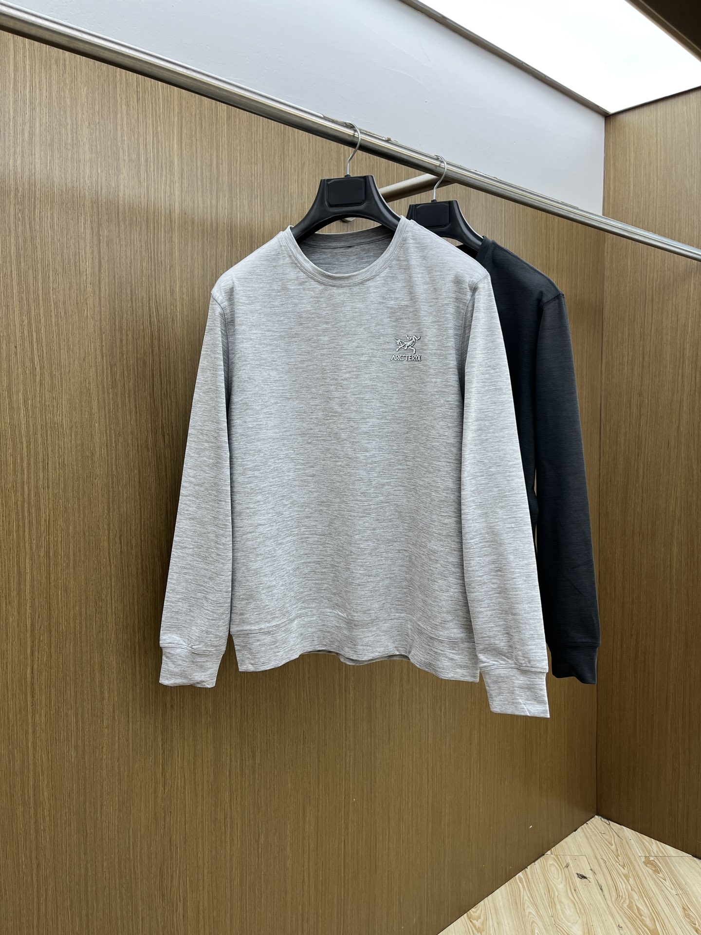 NO:537122,Autumn and Winter Arc exclusively offers new original single men's casual long sleeves, high-end customization, high-end version, fashionable and versatile imported fabric, super soft and delicate, skin-friendly and comfortable to wear, high-end boutique, OEM, fine fxz upper body, very good, men's essential items, complete three standards, code...M-3XL,,alexander wang19860909秋冬 Arc 独家专供新款原单男士休闲长袖 高端定制 高端版本 时尚百搭爆款进口面料 手感超柔软细腻 穿着亲肤舒适 高端精品 代工厂精细做fxz上身非常赞 男士必备单品 三标齐全 码数……M-3XL,,alexander wang,Men's clothing