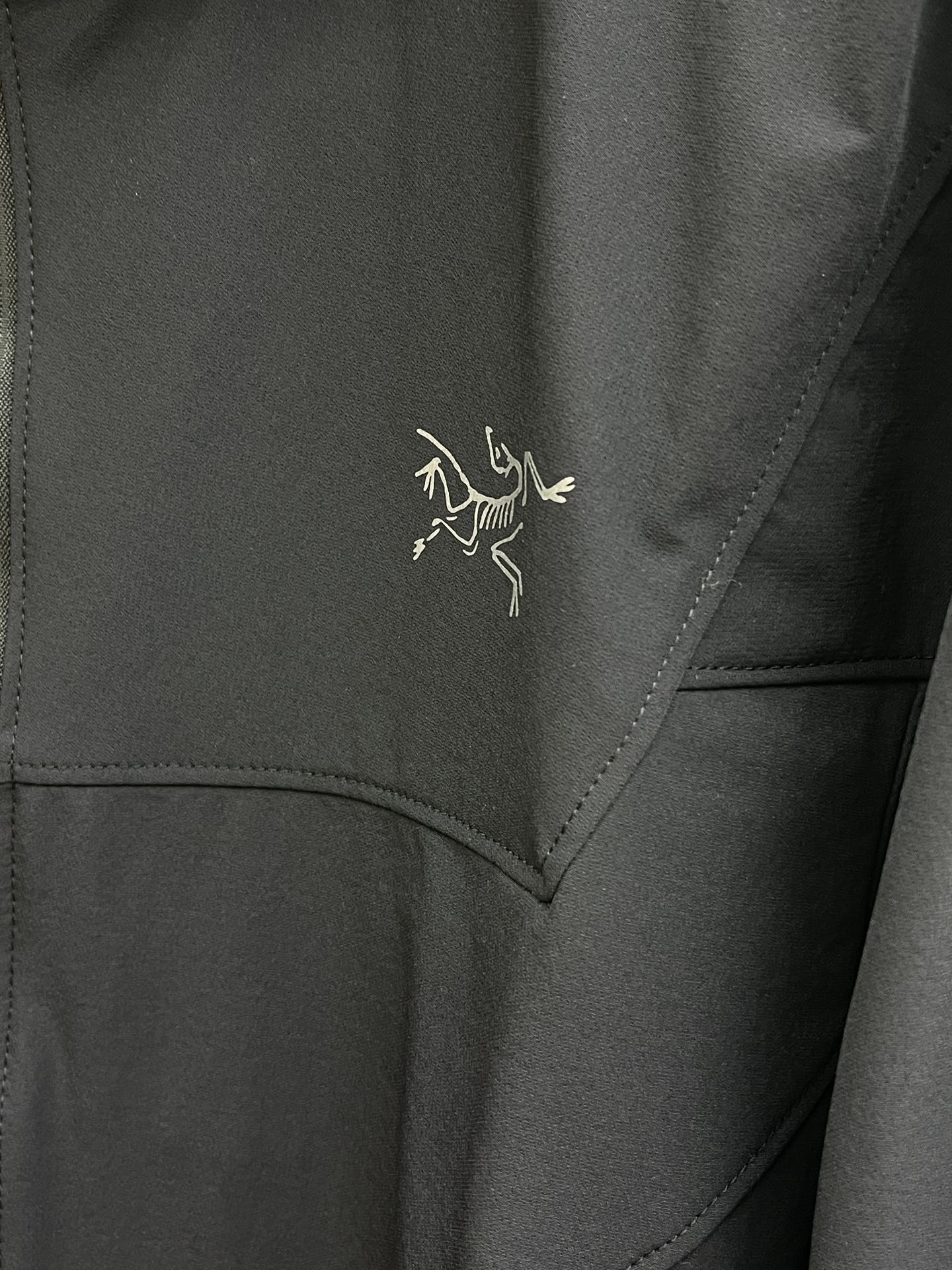 秋冬Arcteryx/始祖鸟 2025春秋新款软壳立领夹克冲锋衣外套这款GAMMALT夹克采用轻薄耐磨的