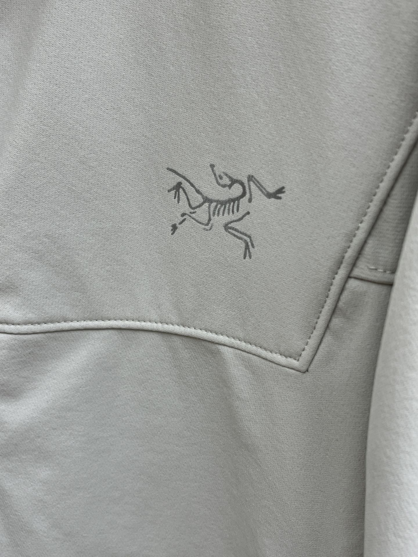 秋冬Arcteryx/始祖鸟 2025春秋新款软壳立领夹克冲锋衣外套这款GAMMALT夹克采用轻薄耐磨的