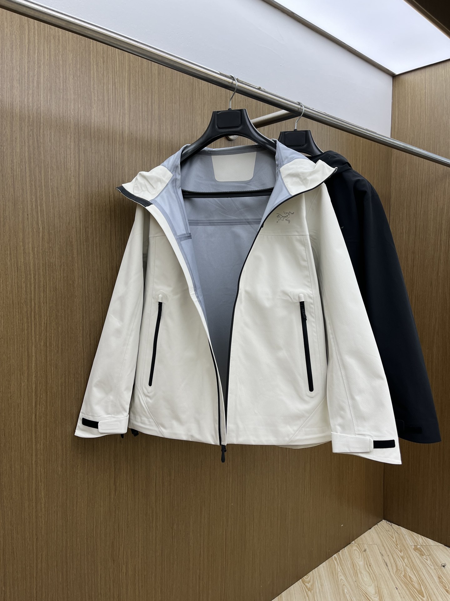 秋冬-顶级版 ARC‘TERYX/始祖鸟 beta LT系列冲锋衣 官网同款经典硬壳户外保暖防风防泼水 