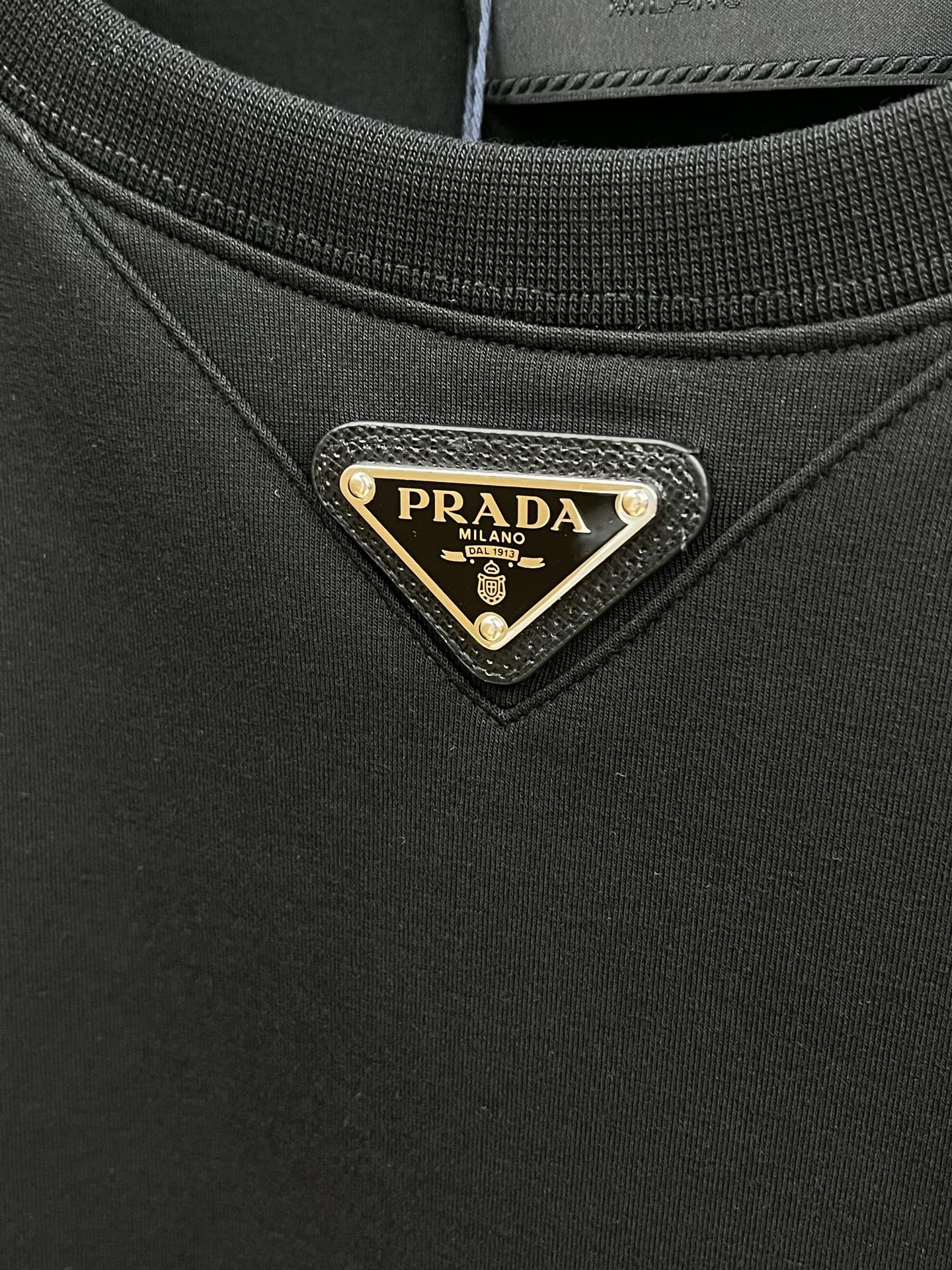 秋冬 PD 🔥🔥高品质 2025秋季新款，最新圆领套头卫衣 原版版型上身休闲百搭、随性慵懒范，定制原版双