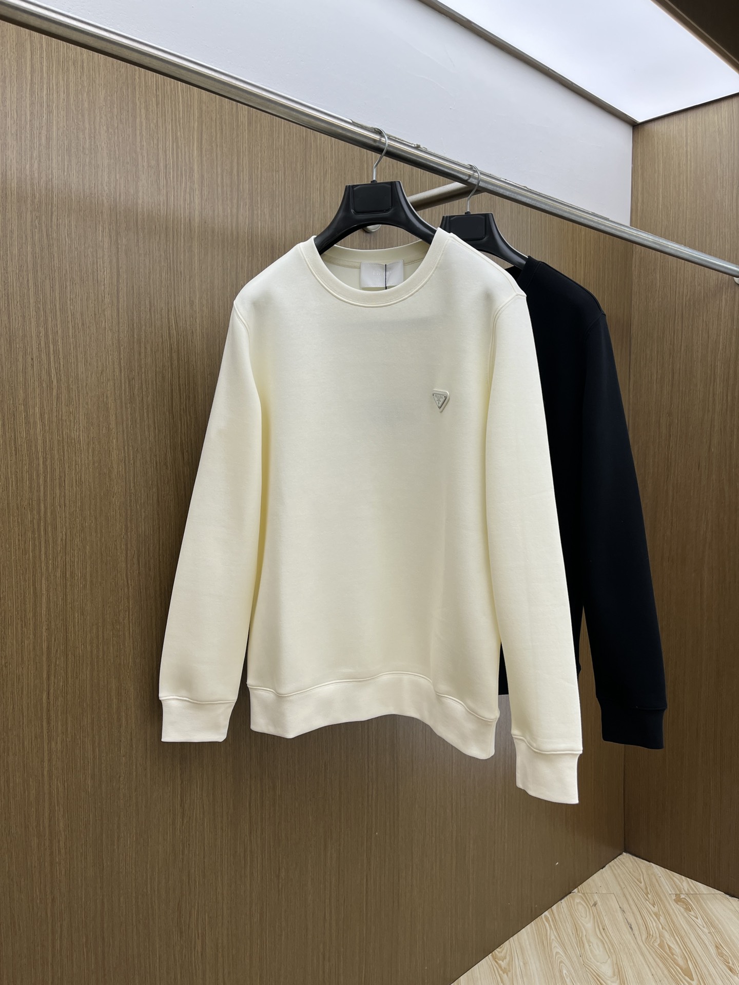 秋冬 PD 🔥🔥高品质 2025秋季新款，最新圆领套头卫衣 原版版型上身休闲百搭、随性慵懒范，定制原版双