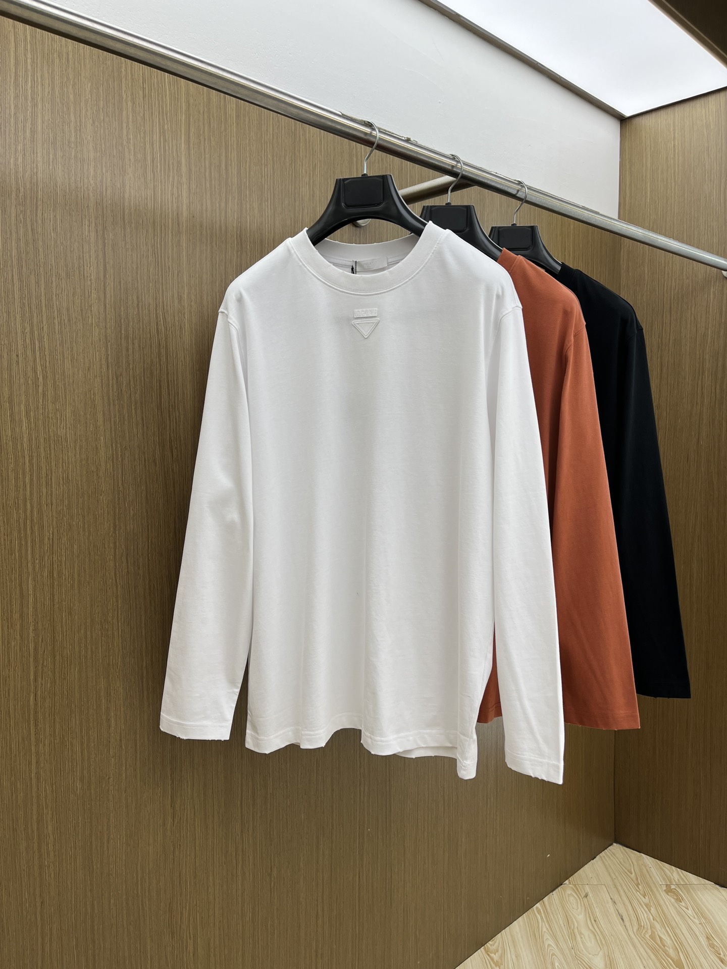 秋冬 PD 🔥🔥高品质 2025秋季新款，最新圆领长袖T恤 原版版型上身休闲百搭、随性慵懒范，定制原版双