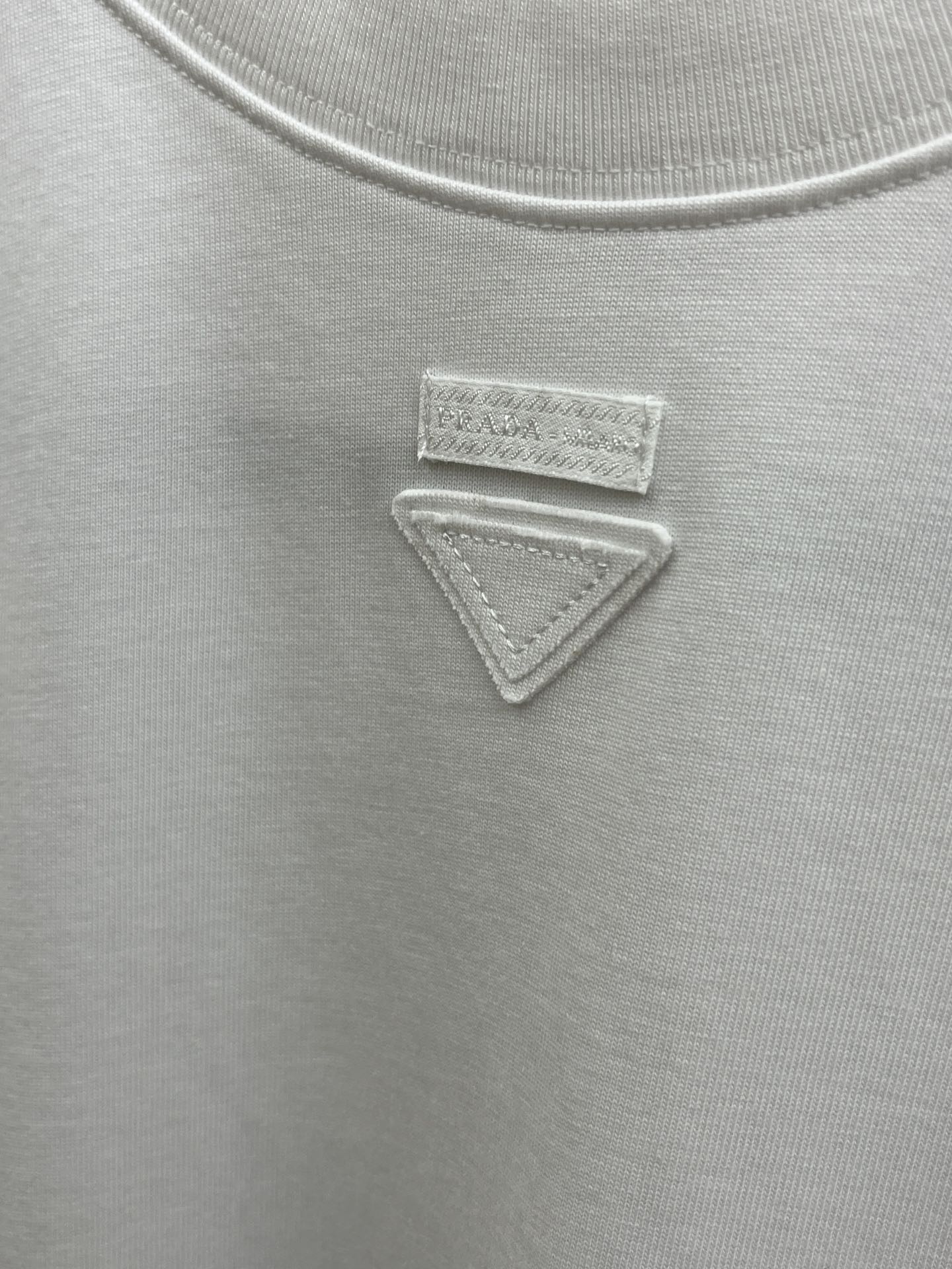 秋冬 PD 🔥🔥高品质 2025秋季新款，最新圆领长袖T恤 原版版型上身休闲百搭、随性慵懒范，定制原版双