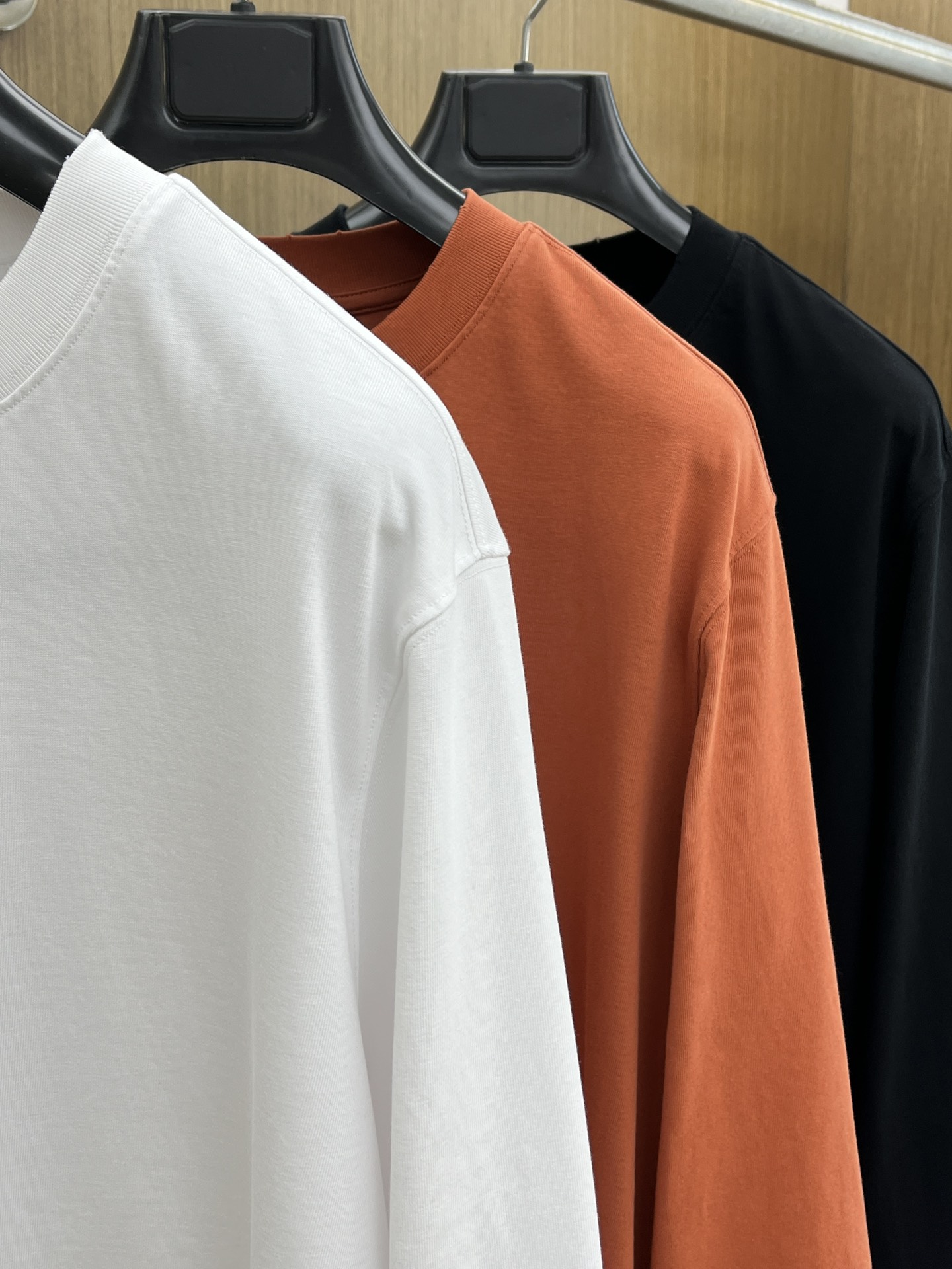 秋冬 PD 🔥🔥高品质 2025秋季新款，最新圆领长袖T恤 原版版型上身休闲百搭、随性慵懒范，定制原版双