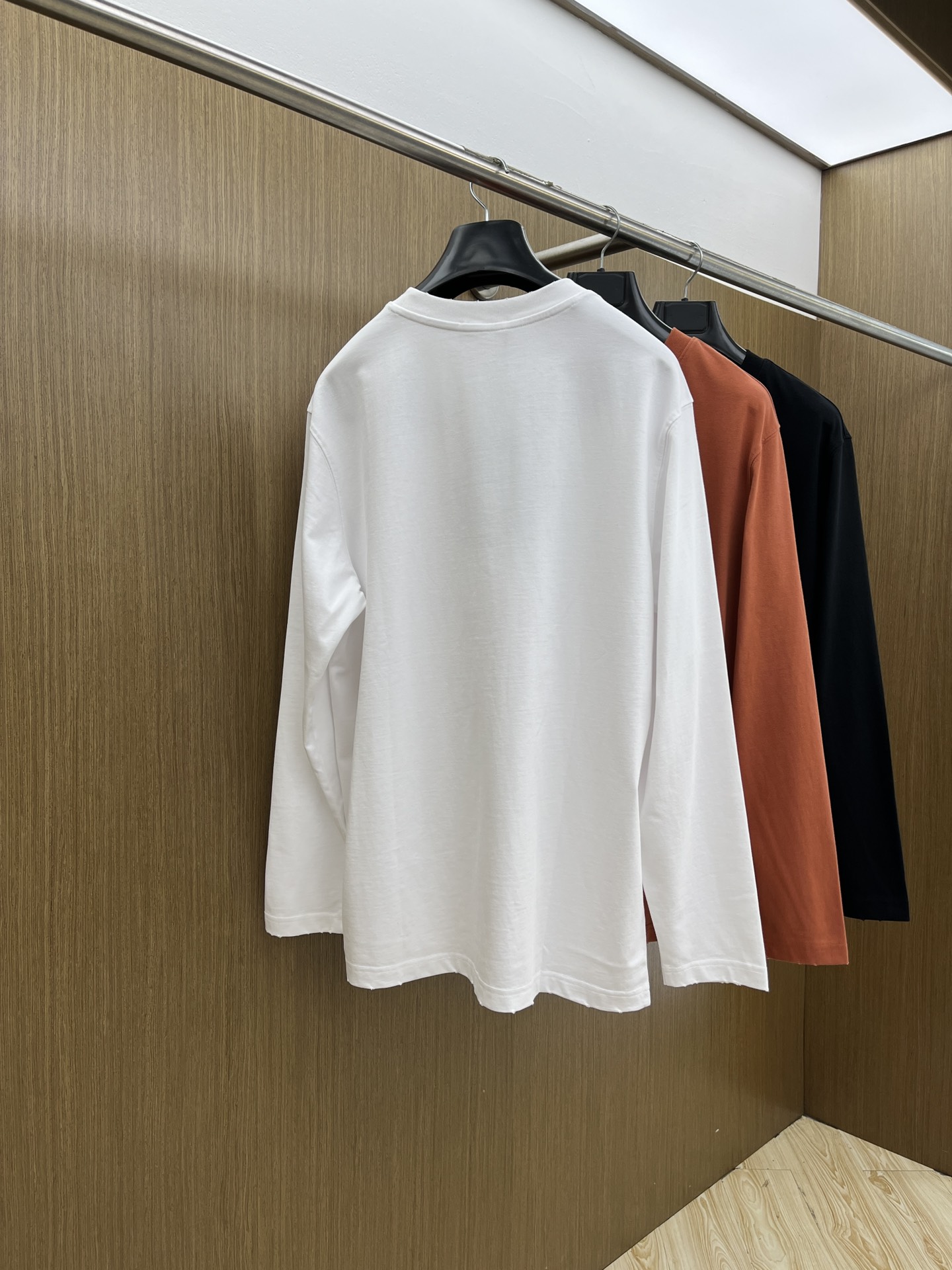 秋冬 PD 🔥🔥高品质 2025秋季新款，最新圆领长袖T恤 原版版型上身休闲百搭、随性慵懒范，定制原版双