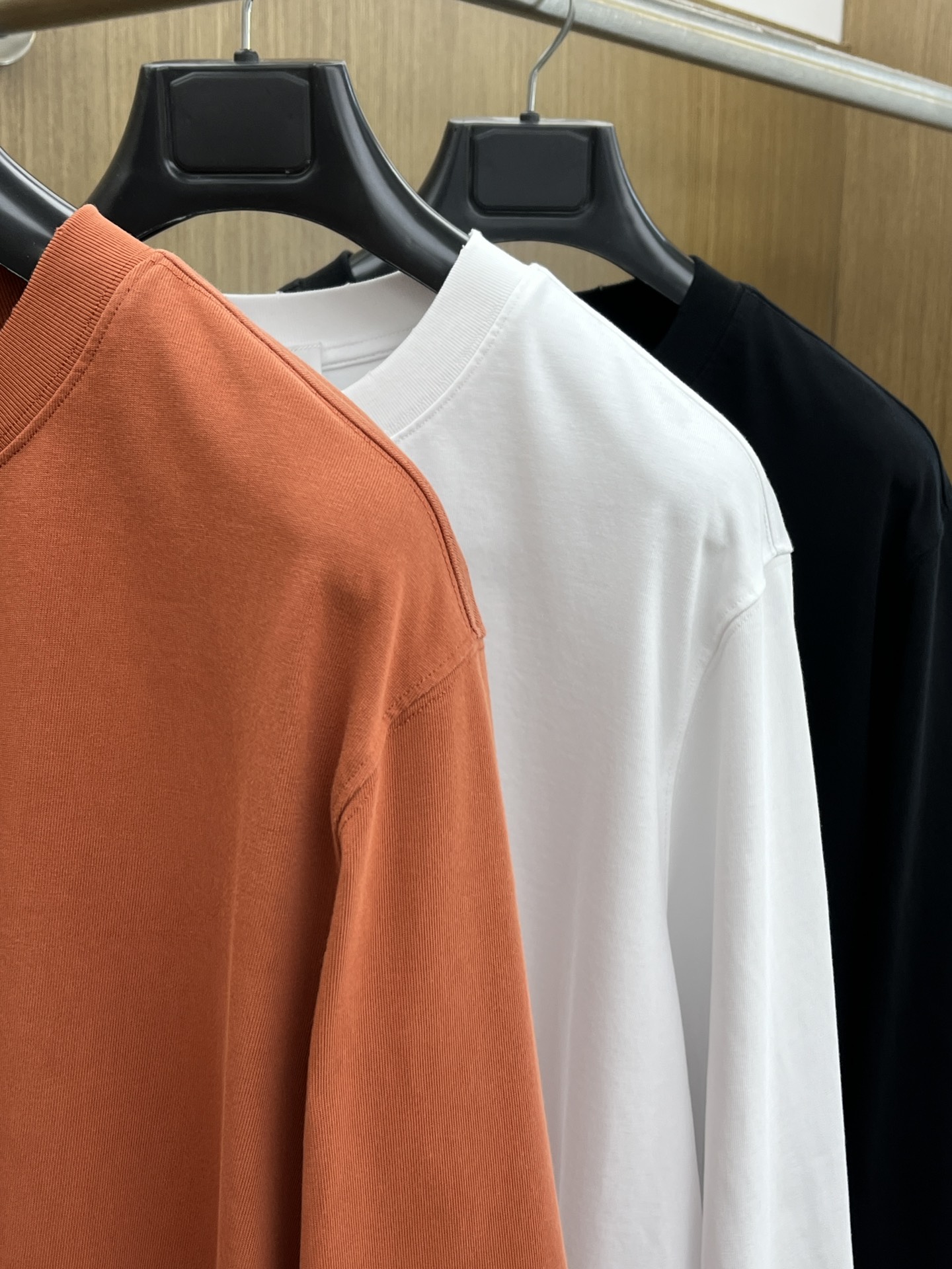 秋冬 PD 🔥🔥高品质 2025秋季新款，最新圆领长袖T恤 原版版型上身休闲百搭、随性慵懒范，定制原版双