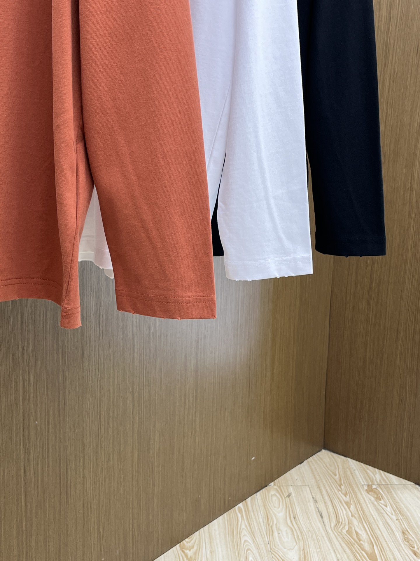 秋冬 PD 🔥🔥高品质 2025秋季新款，最新圆领长袖T恤 原版版型上身休闲百搭、随性慵懒范，定制原版双