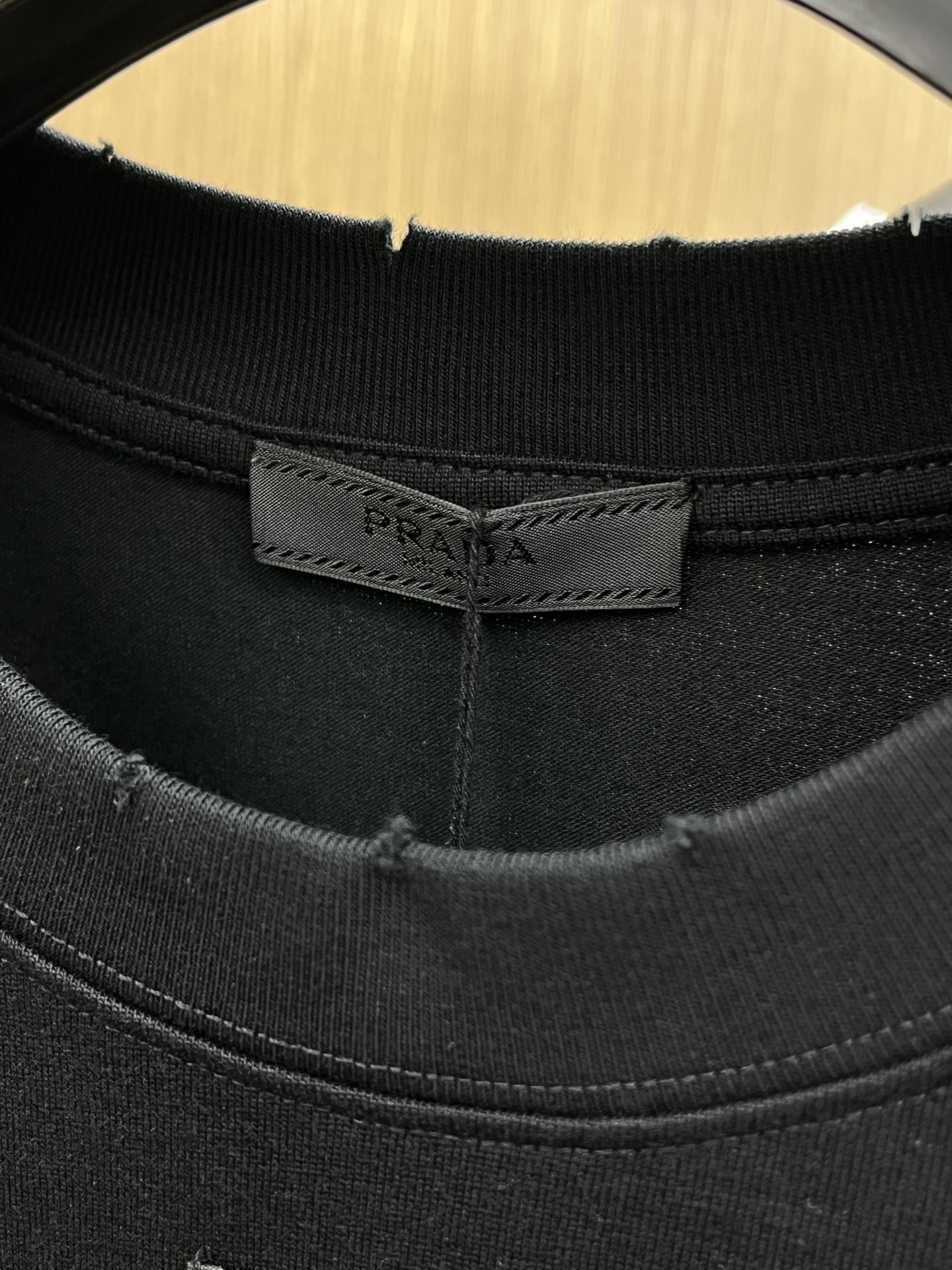 秋冬 PD 🔥🔥高品质 2025秋季新款，最新圆领长袖T恤 原版版型上身休闲百搭、随性慵懒范，定制原版双