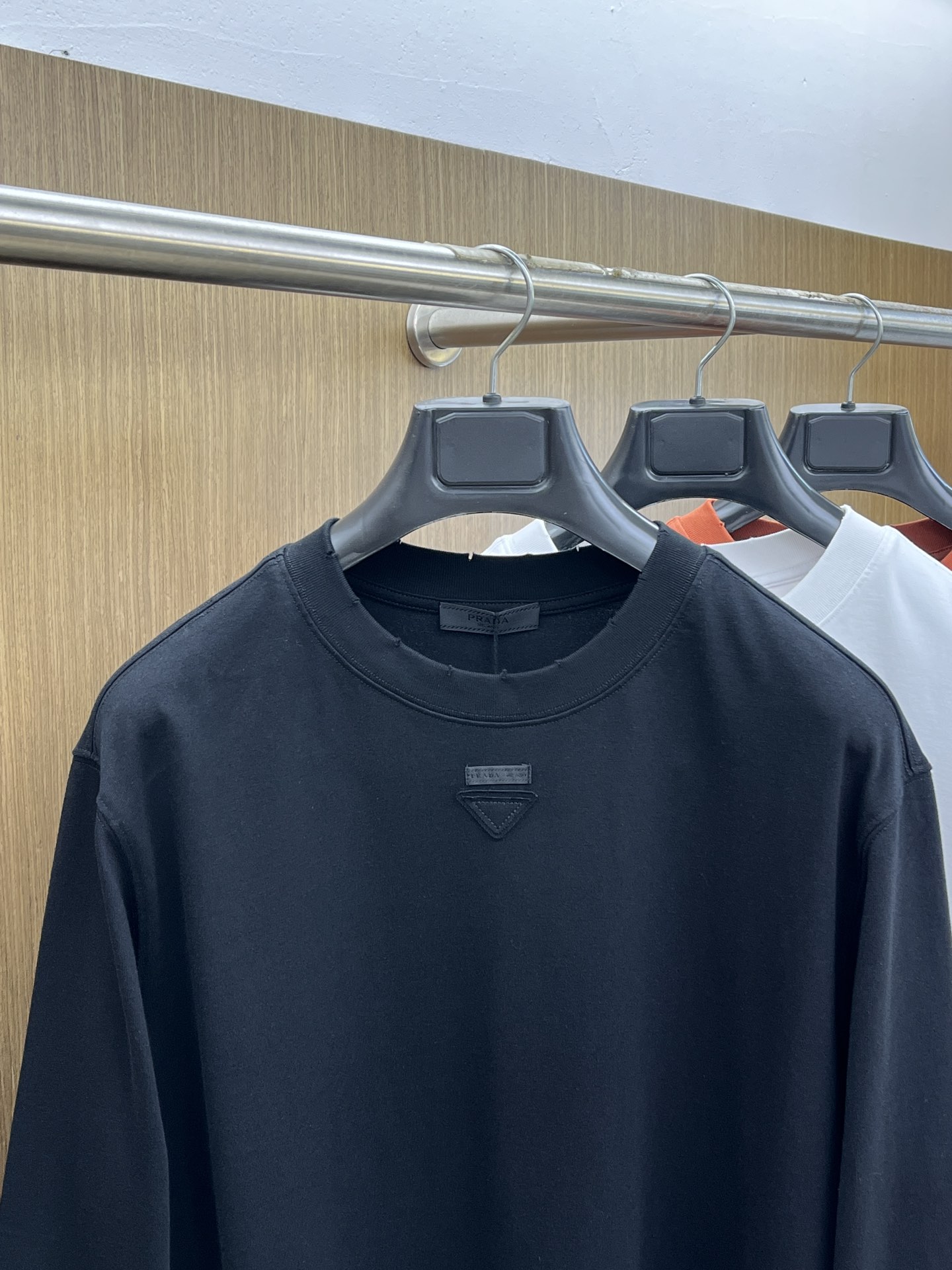 秋冬 PD 🔥🔥高品质 2025秋季新款，最新圆领长袖T恤 原版版型上身休闲百搭、随性慵懒范，定制原版双