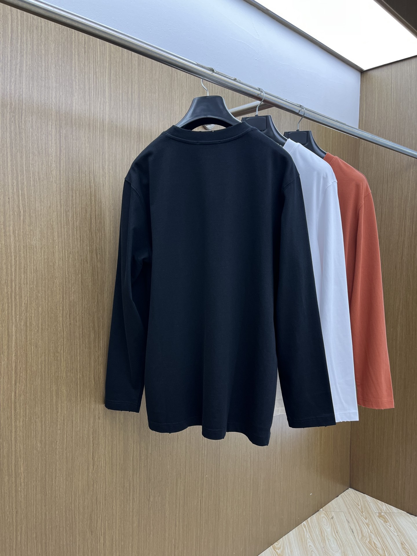 秋冬 PD 🔥🔥高品质 2025秋季新款，最新圆领长袖T恤 原版版型上身休闲百搭、随性慵懒范，定制原版双