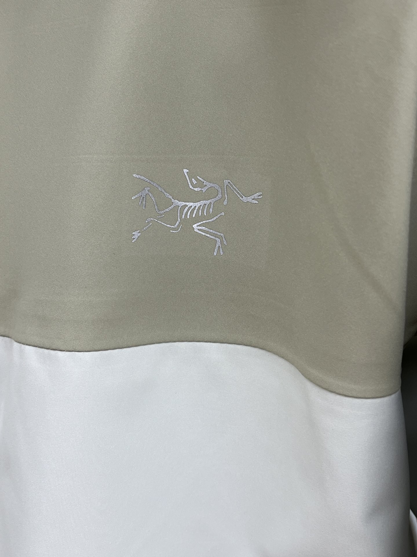 秋冬Arcteryx/始祖鸟 2025早秋新款软壳立领夹克冲锋衣外套这款GAMMALT夹克采用轻薄耐磨的