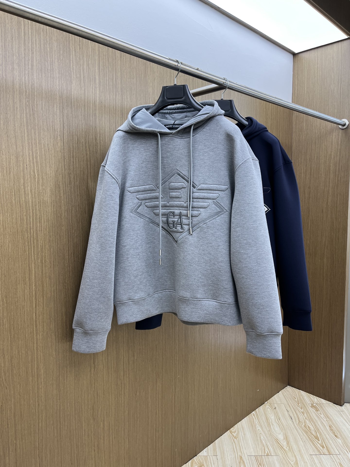 NO:538537,Autumn and winter AJ Gw exclusively offers new original single men's casual hooded sweatshirts, high-end customization, high-end version, fashionable and versatile original imported fabrics, logo pattern design, super soft and delicate, skin-friendly and comfortable to wear, high-end boutique, OEM, fine-made top body, very good, men's essential items, fjj three-standard size M-3XL,,hoodie, sweatshirts,hats,alexander wang19860909秋冬 AJ Gw独家专供新款原单男士休闲连帽卫衣 高端定制 高版本 时尚百搭爆款原版进口面料 logo图案设计 手感超柔软细腻 穿着亲肤舒适 高端精品 代工厂精细做上身非常赞 男士必备单品 fjj三标齐全 尺码M-3XL,,hoodie,sweatshirts,hats,alexander wang,Men's clothing