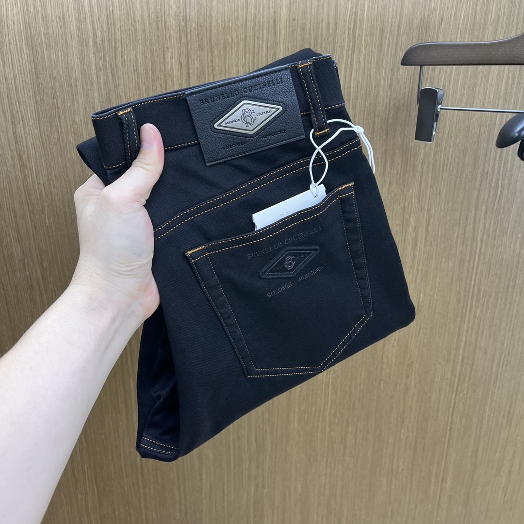 NO:539502,Autumn and Winter BC's new casual jeans in autumn and winter are released simultaneously on the official website, trouser body craft design, imported customer-supplied auxiliary materials, fabric customization, and OEM products are free of inspection!  Every detail is the ultimate, the original hardware accessories are trendy and stylish, and they are a must-have item for trendy people!  Original single production of fh12!  Number of codes 29-38 None 35.37, jeans,alexander wang19860909秋冬 BC 秋冬新品休闲牛仔裤 官网同步发售,裤身工艺设计,进口客供辅料、面料定制,代工厂出品免检！每个细节做到极致,原版五金配件,潮范十足、上身有型帅气,潮人必备单品！ fh12原单出品！ 码数29-38无35.37,,jeans,alexander wang,Men's clothing