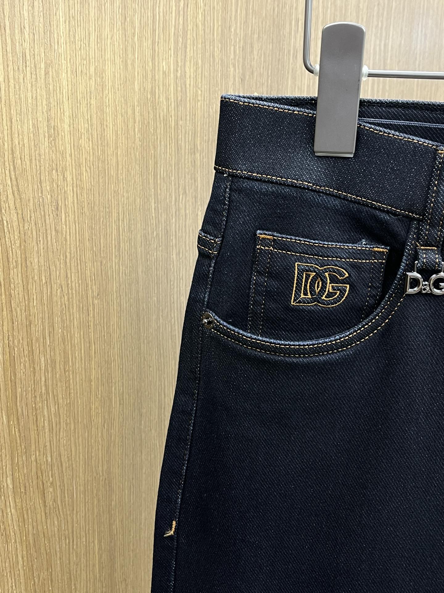 秋冬 DG 🔥🔥秋冬新品休闲牛仔裤 👖官网同步发售，裤身工艺设计，进口客供辅料、面料定制，代工厂出品免检