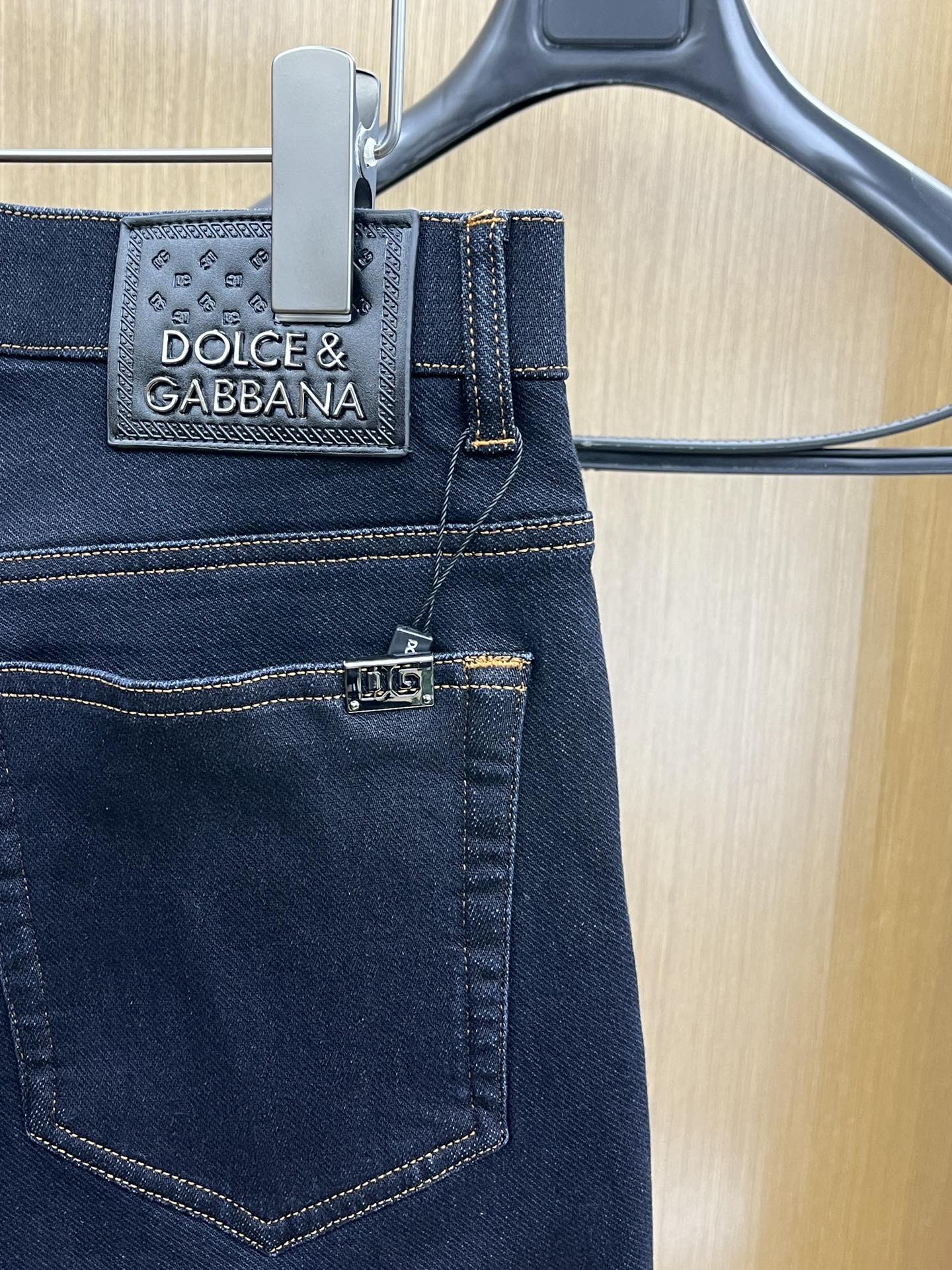 秋冬 DG 🔥🔥秋冬新品休闲牛仔裤 👖官网同步发售，裤身工艺设计，进口客供辅料、面料定制，代工厂出品免检