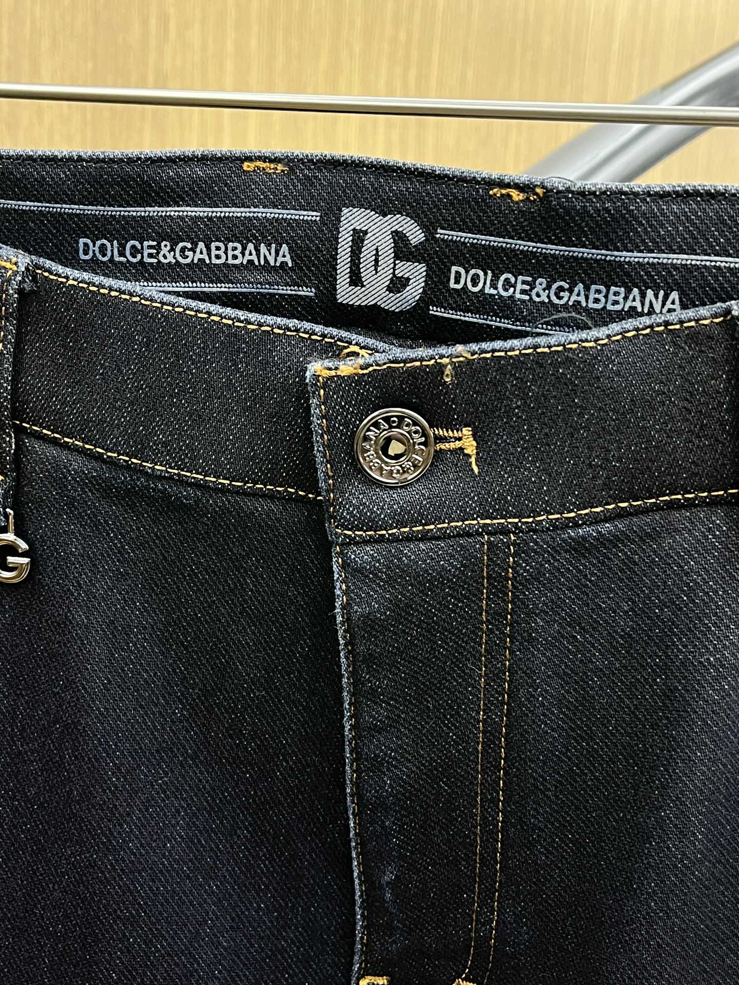 秋冬 DG 🔥🔥秋冬新品休闲牛仔裤 👖官网同步发售，裤身工艺设计，进口客供辅料、面料定制，代工厂出品免检