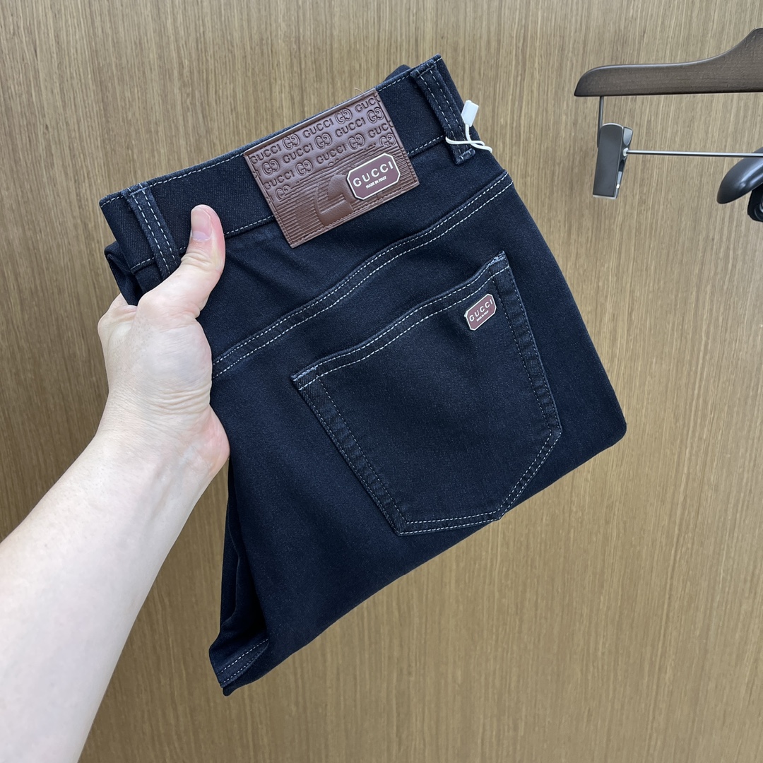 NO:539508,Autumn and Winter Guc Autumn and Winter New Casual Jeans are available simultaneously on the official website, trouser body craft design, imported customer-supplied auxiliary materials, fabric customization, and OEM products are free of inspection!  Every detail is the ultimate, the original hardware accessories are trendy and stylish, and they are a must-have item for trendy people!  Original single production of fh12!  Number of codes 29-38 None 35.37, gucci, jeans, alexander wang19860909秋冬 Guc 秋冬新品休闲牛仔裤 官网同步发售,裤身工艺设计,进口客供辅料、面料定制,代工厂出品免检！每个细节做到极致,原版五金配件,潮范十足、上身有型帅气,潮人必备单品！ fh12原单出品！ 码数29-38无35.37,,gucci,jeans,alexander wang,Men's clothing