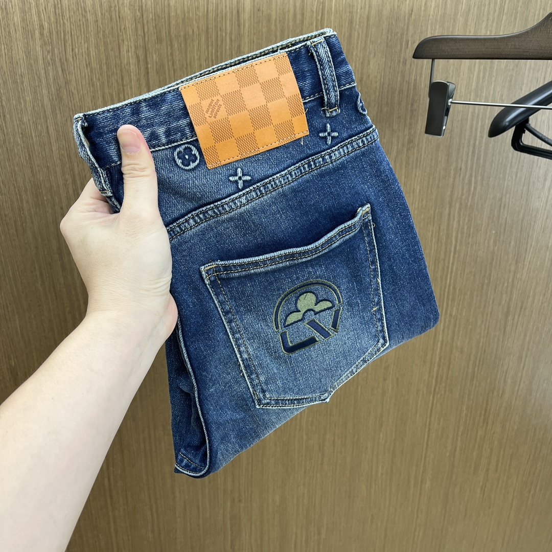 NO:546561,Autumn and Winter LV is coming in the new autumn and winter products. Available for sale. The best jeans in physical stores are good, suitable for all ages. The highest version of imported European fabrics in the market. They are comfortable, soft and skin-friendly. The upper body effect is super fashionable and versatile. They are necessities for wardrobe!  Suitable for any occasion Size: 29-38 No 35.37, louis vuitton, jeans, alexander wang19860909秋冬 LV 新款来袭秋冬爆款新品 有售 实体店极品牛仔裤原版好货,适合各个年龄段.市场最高版本的欧洲进口面料.舒适柔软亲肤,上身效果超级棒时尚百搭 fzh笔挺有型,衣橱必备！适合任何场合穿着 尺码:29-38无35.37,,louis vuitton,jeans,alexander wang,Men's clothing