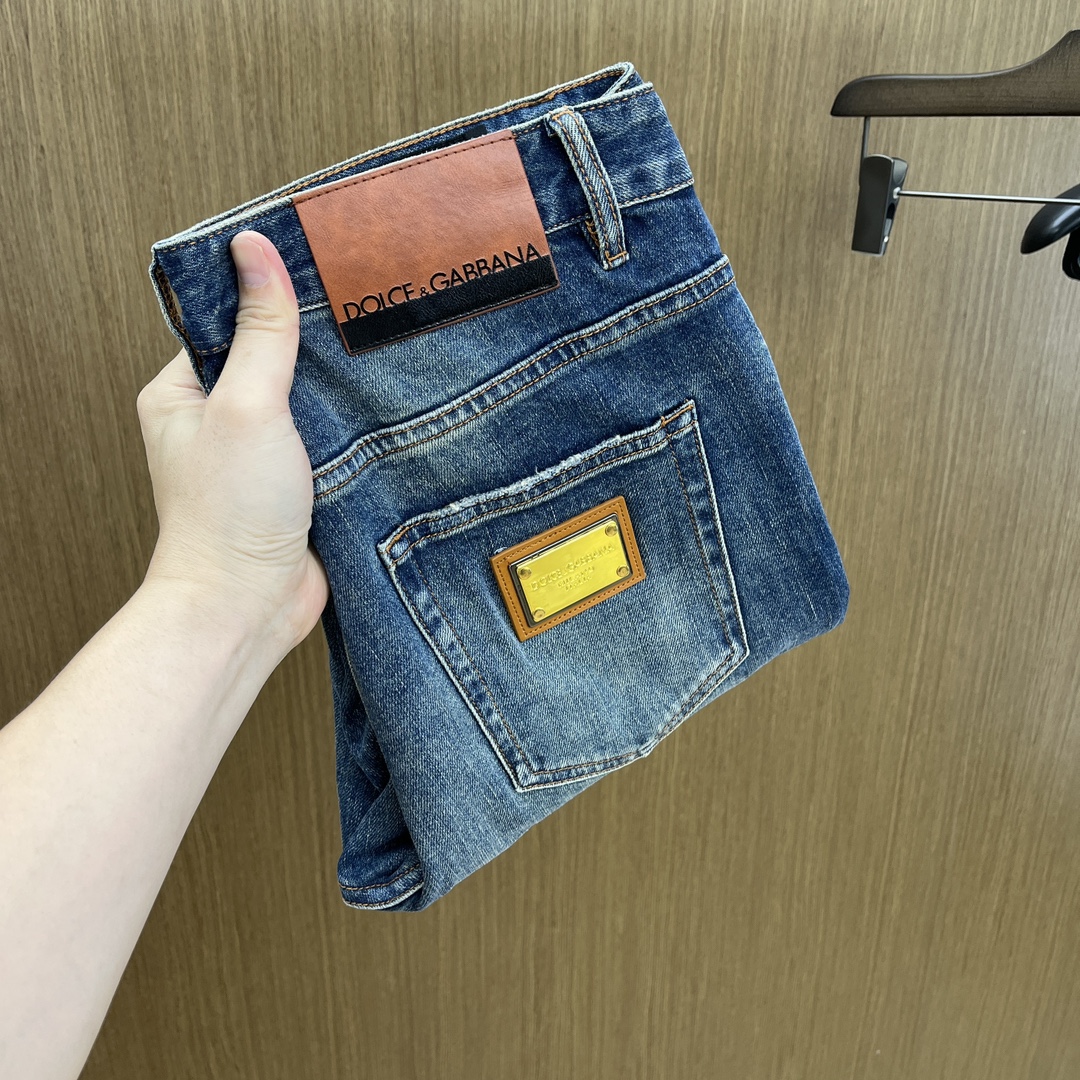 NO:546567,Autumn and Winter DG is coming to the new autumn and winter products. Available. The best jeans in physical stores are good, suitable for all ages. The highest version of imported European fabrics in the market. They are comfortable, soft and skin-friendly. The upper body effect is super fashionable and versatile. They are necessities for wardrobe!  Suitable for any occasion Size: 29-38 No 35.37, jeans, alexander wang19860909秋冬 DG 新款来袭秋冬爆款新品 有售 实体店极品牛仔裤原版好货,适合各个年龄段.市场最高版本的欧洲进口面料.舒适柔软亲肤,上身效果超级棒时尚百搭 fzh笔挺有型,衣橱必备！适合任何场合穿着 尺码:29-38无35.37,,jeans,alexander wang,Men's clothing