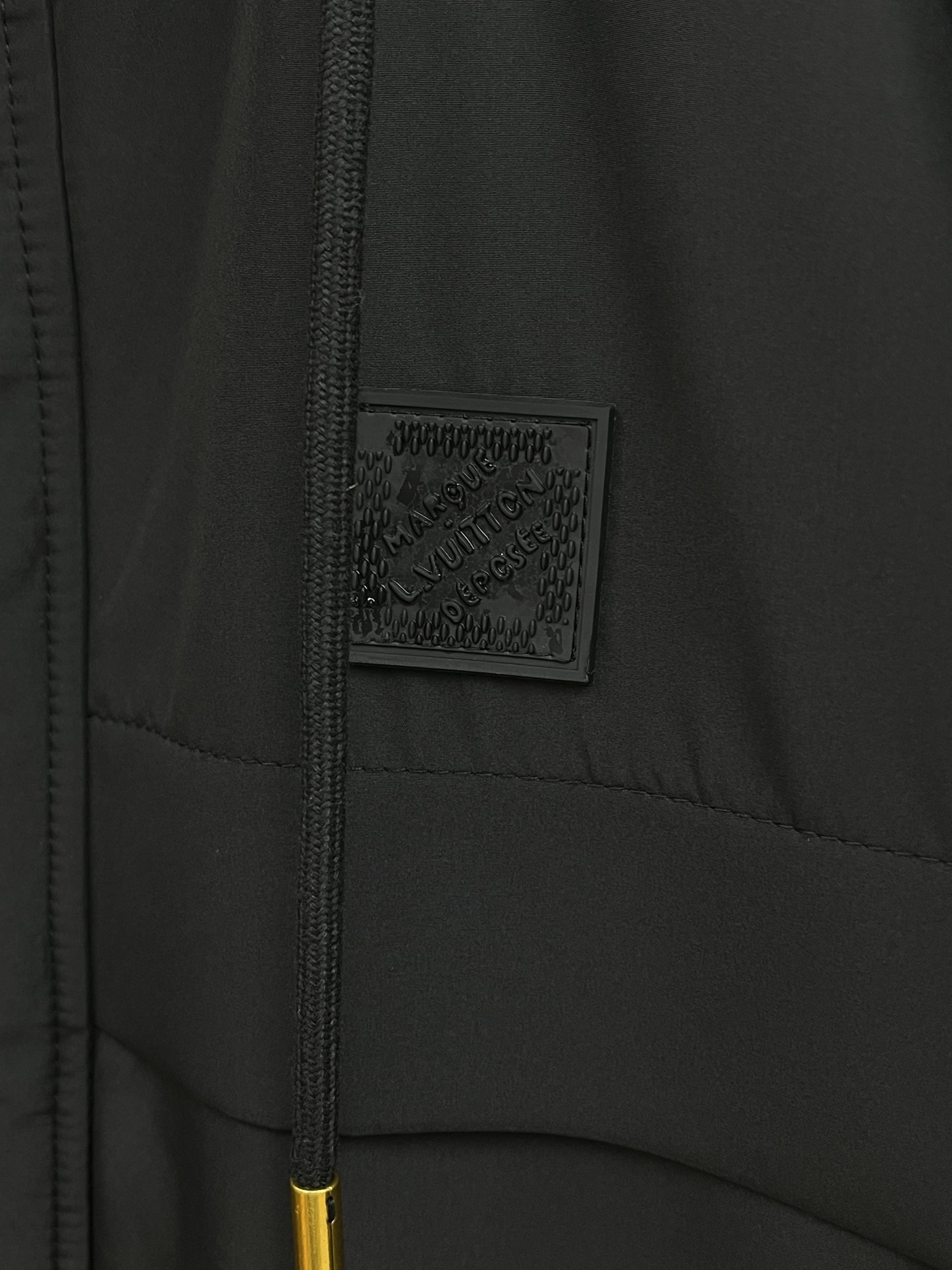 调价 秋冬 LV 🔥秋冬新品#路易威登休闲连帽夹克外套 面料采用客供定制面料 面料细腻柔软上身舒适 原版