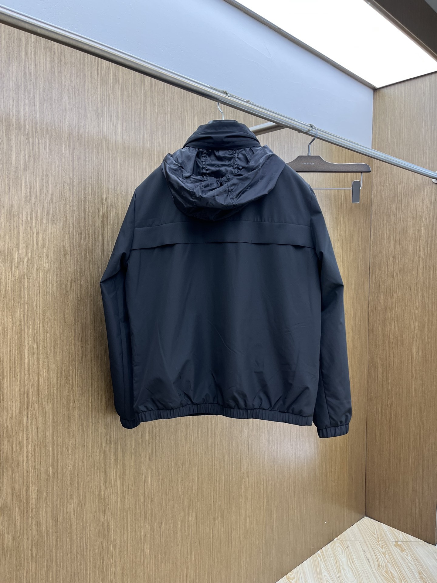 调价 秋冬 LV 🔥秋冬新品#路易威登休闲连帽夹克外套 面料采用客供定制面料 面料细腻柔软上身舒适 原版