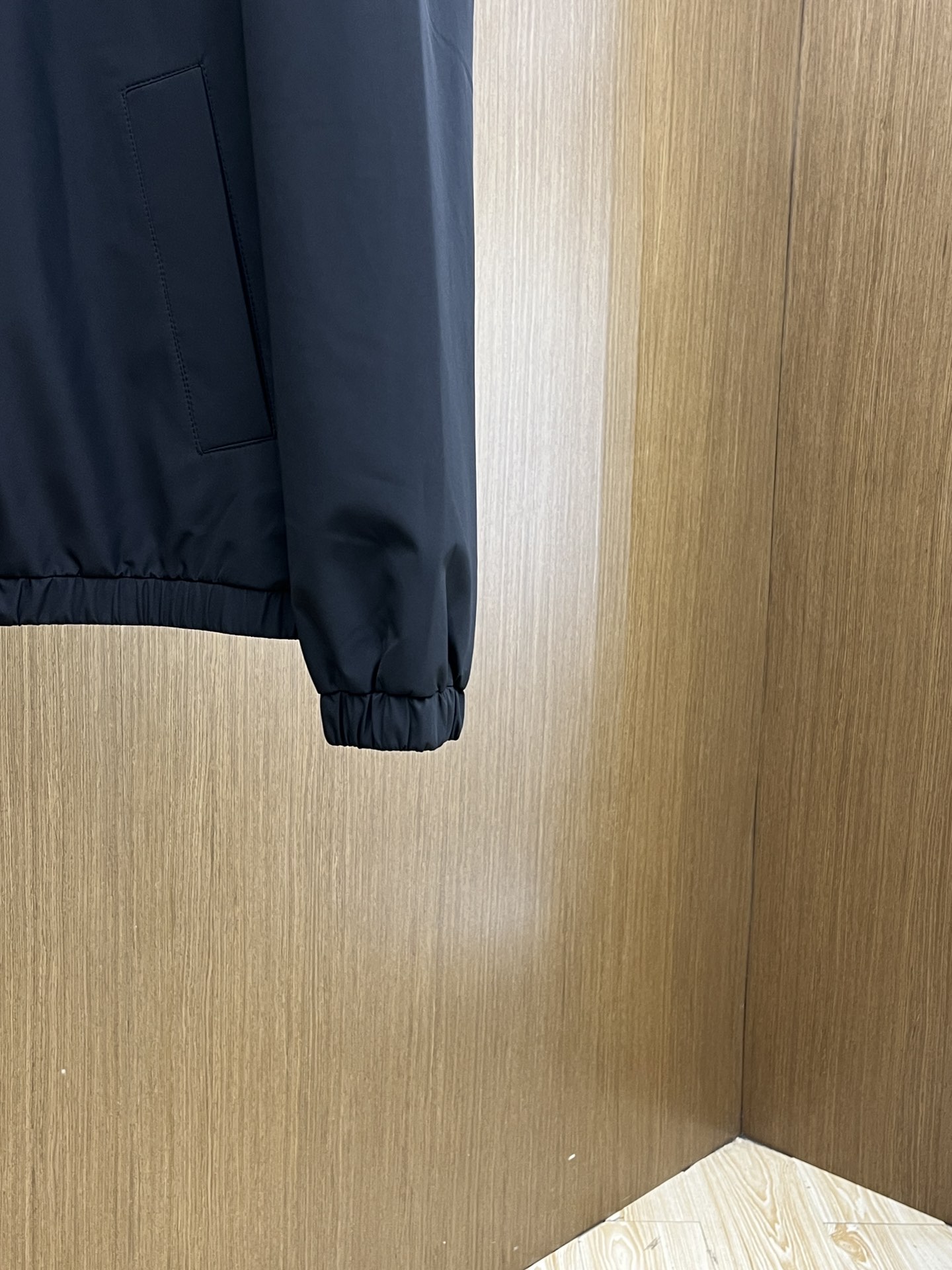 调价 秋冬 LV 🔥秋冬新品#路易威登休闲连帽夹克外套 面料采用客供定制面料 面料细腻柔软上身舒适 原版