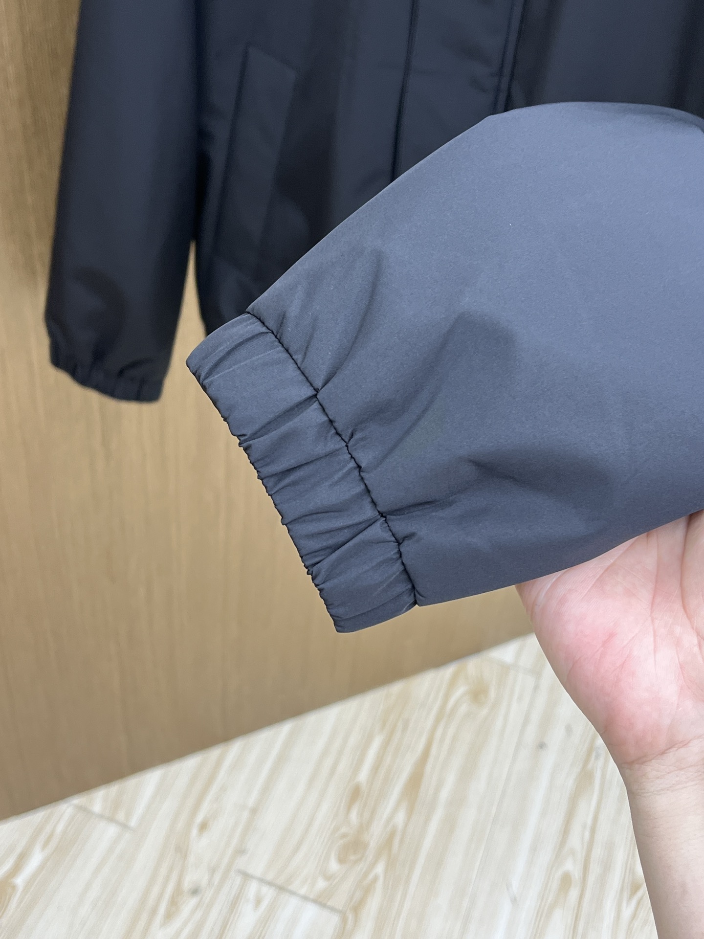 调价 秋冬 LV 🔥秋冬新品#路易威登休闲连帽夹克外套 面料采用客供定制面料 面料细腻柔软上身舒适 原版