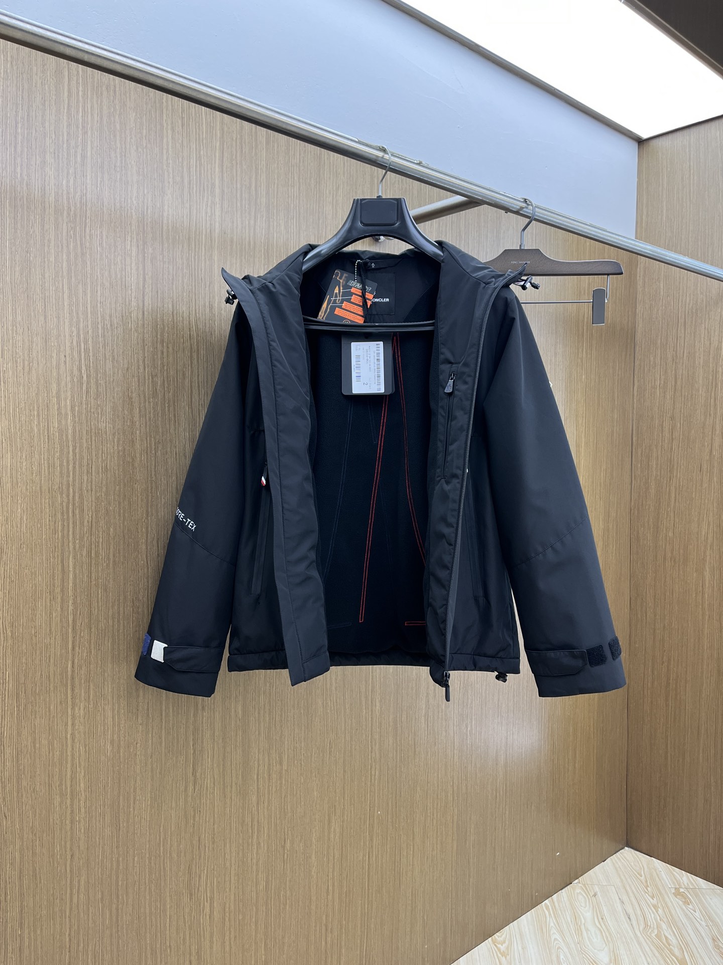 调价 秋冬 Mon 🔥秋冬新品#蒙口休闲连帽夹克外套 面料采用客供定制面料 面料细腻柔软上身舒适 原版五