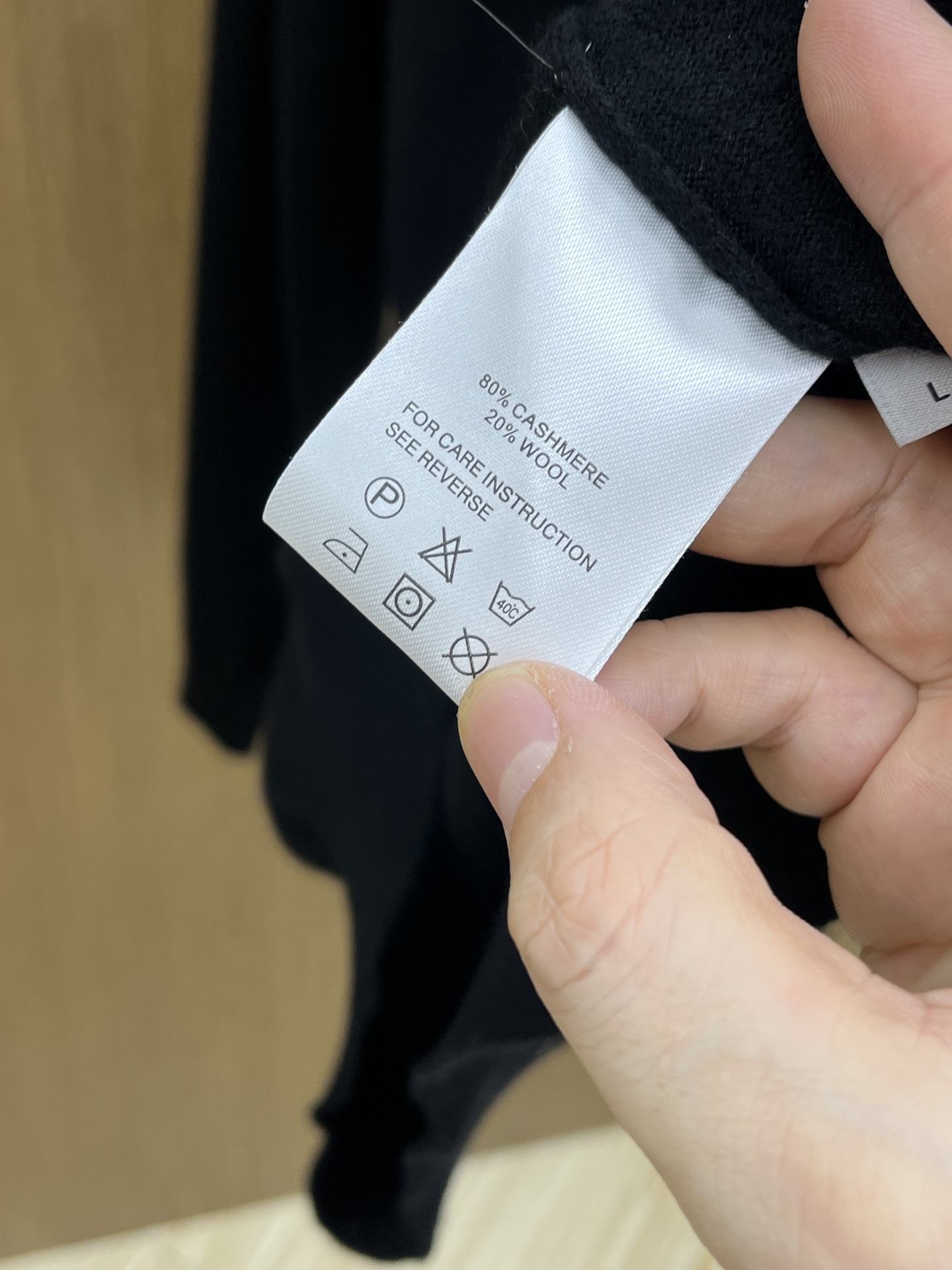 秋冬新品贸易公司渠道稀出，领先官网发售！基础款纯色针织衫单穿叠穿的好选择，修身显瘦的合身版型款式简约，螺