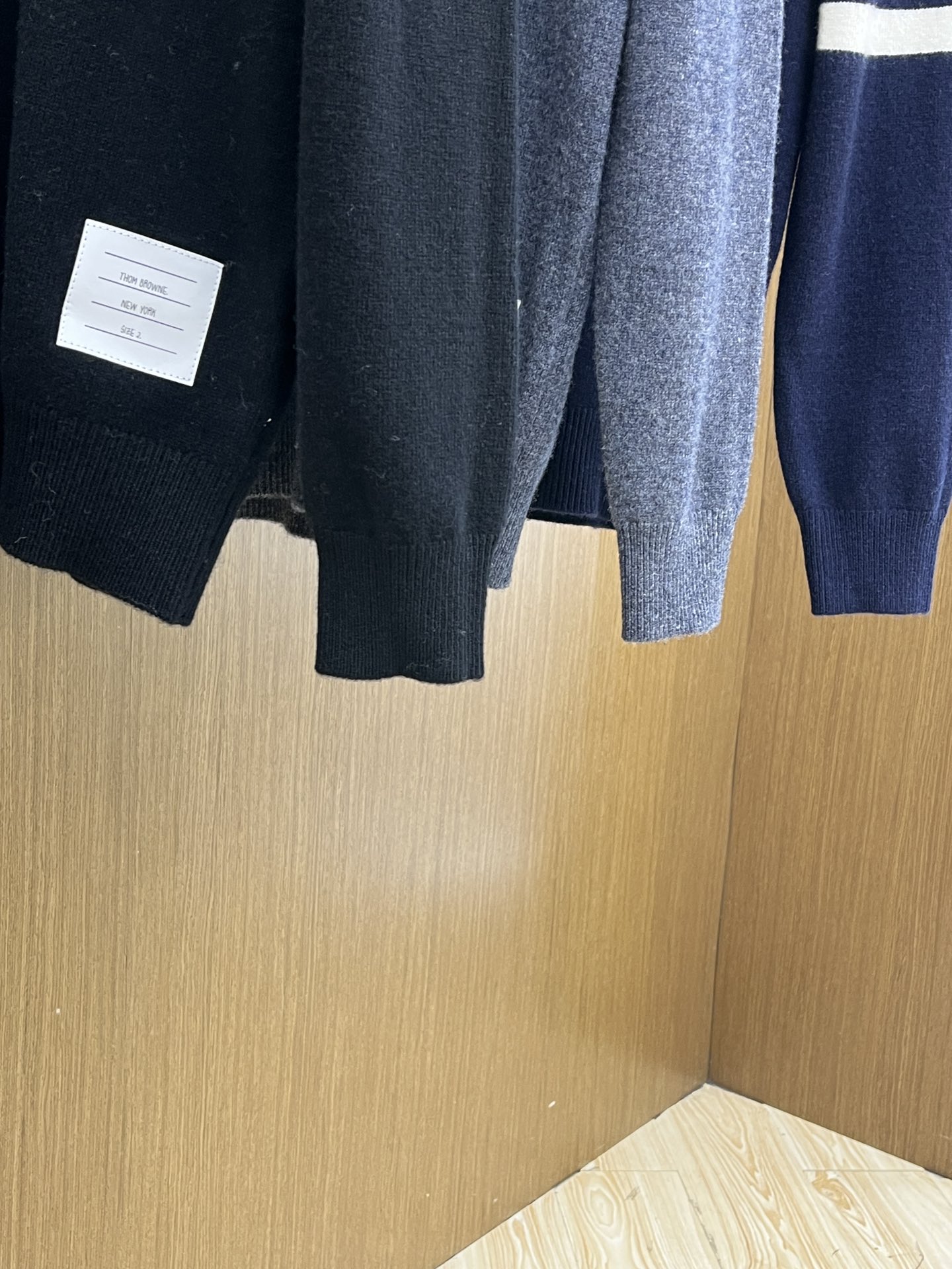 TB 秋冬新品贸易公司渠道稀出，领先官网发售！基础款纯色针织衫单穿叠穿的好选择，修身显瘦的合身版型款式简