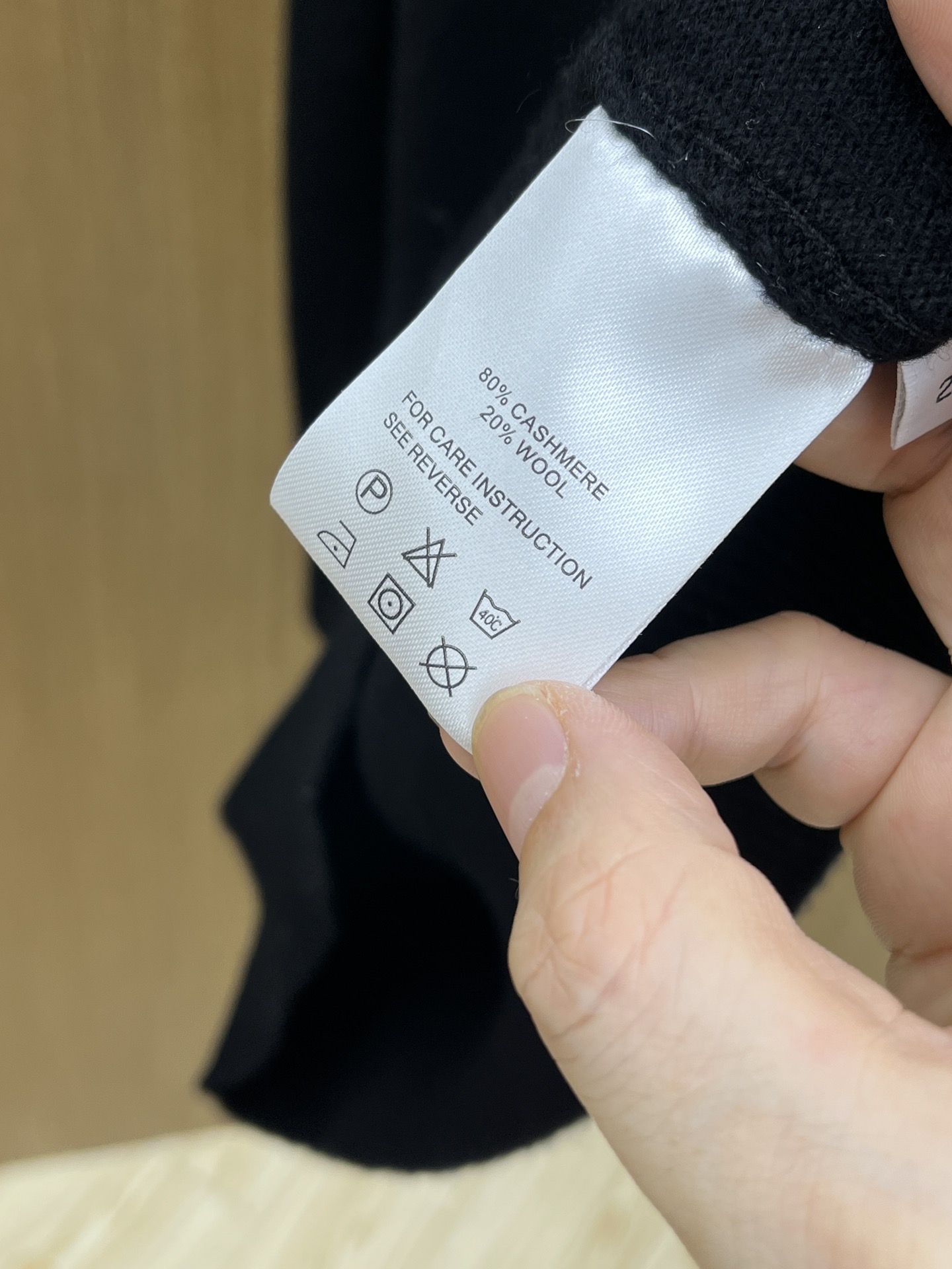 TB 秋冬新品贸易公司渠道稀出，领先官网发售！基础款纯色针织衫单穿叠穿的好选择，修身显瘦的合身版型款式简