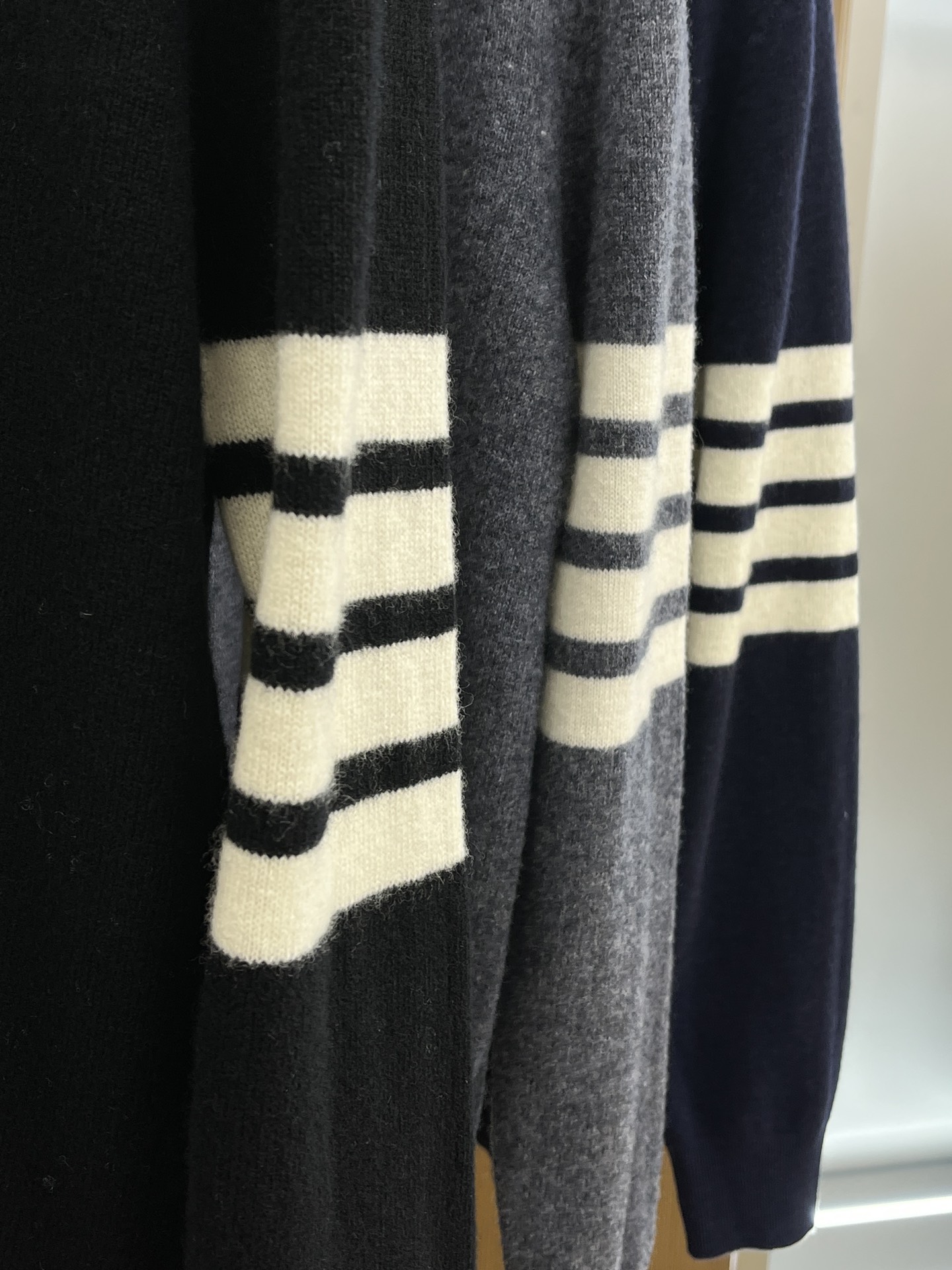 TB 秋冬新品贸易公司渠道稀出，领先官网发售！基础款纯色针织衫单穿叠穿的好选择，修身显瘦的合身版型款式简