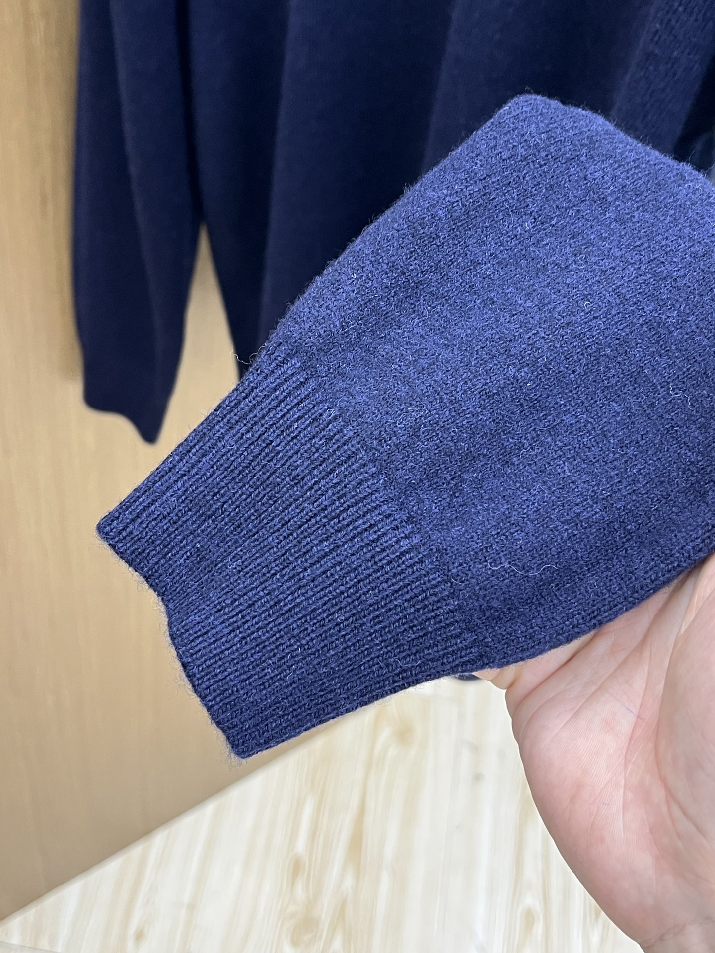 TB 秋冬新品贸易公司渠道稀出，领先官网发售！基础款纯色针织衫单穿叠穿的好选择，修身显瘦的合身版型款式简