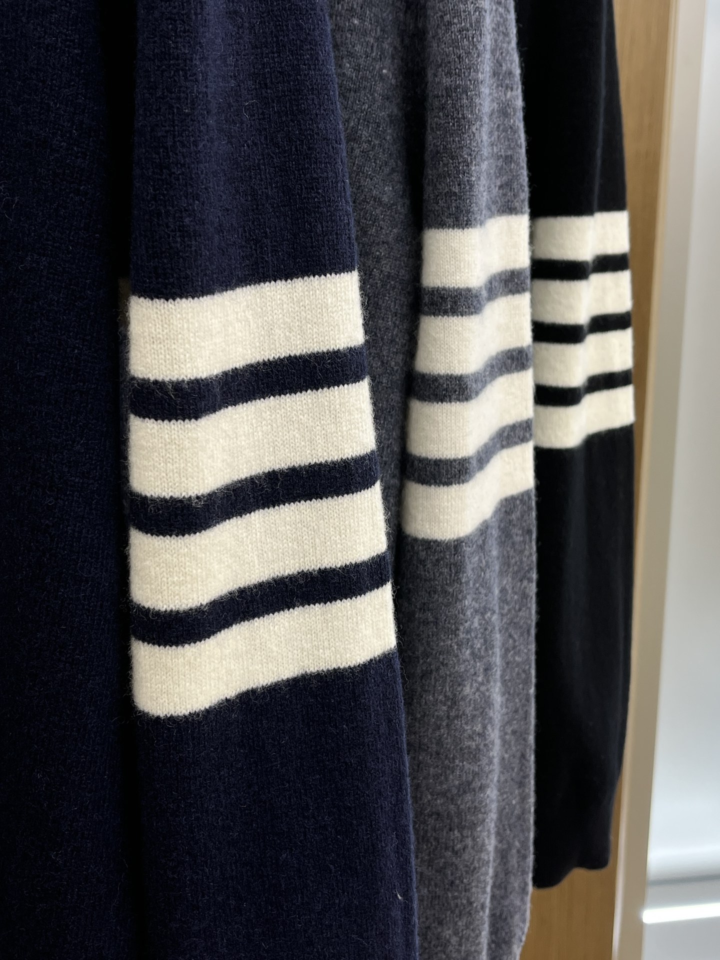 TB 秋冬新品贸易公司渠道稀出，领先官网发售！基础款纯色针织衫单穿叠穿的好选择，修身显瘦的合身版型款式简