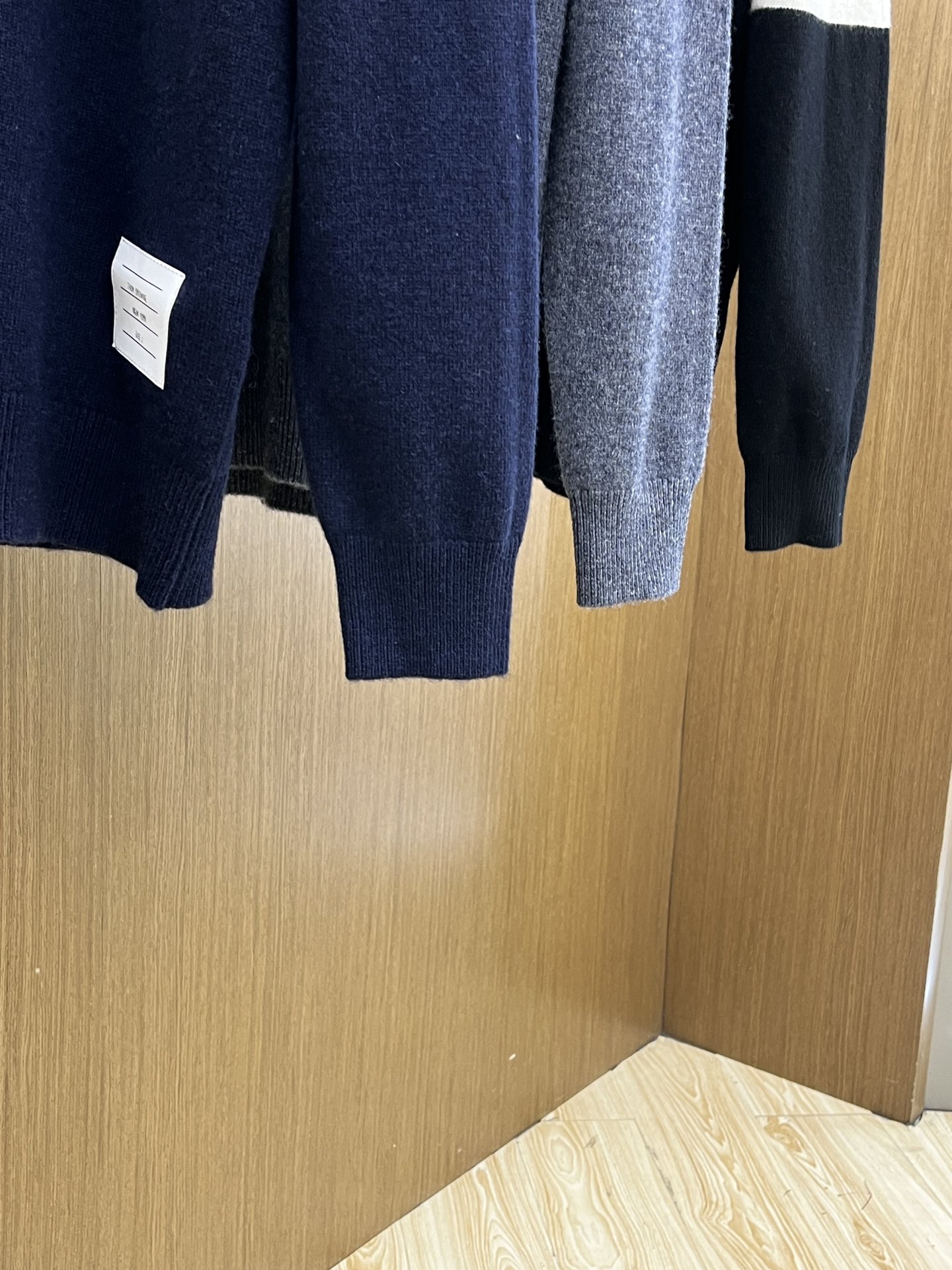 TB 秋冬新品贸易公司渠道稀出，领先官网发售！基础款纯色针织衫单穿叠穿的好选择，修身显瘦的合身版型款式简