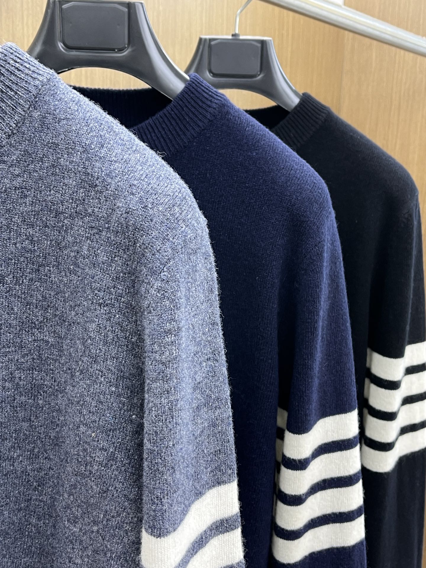 TB 秋冬新品贸易公司渠道稀出，领先官网发售！基础款纯色针织衫单穿叠穿的好选择，修身显瘦的合身版型款式简