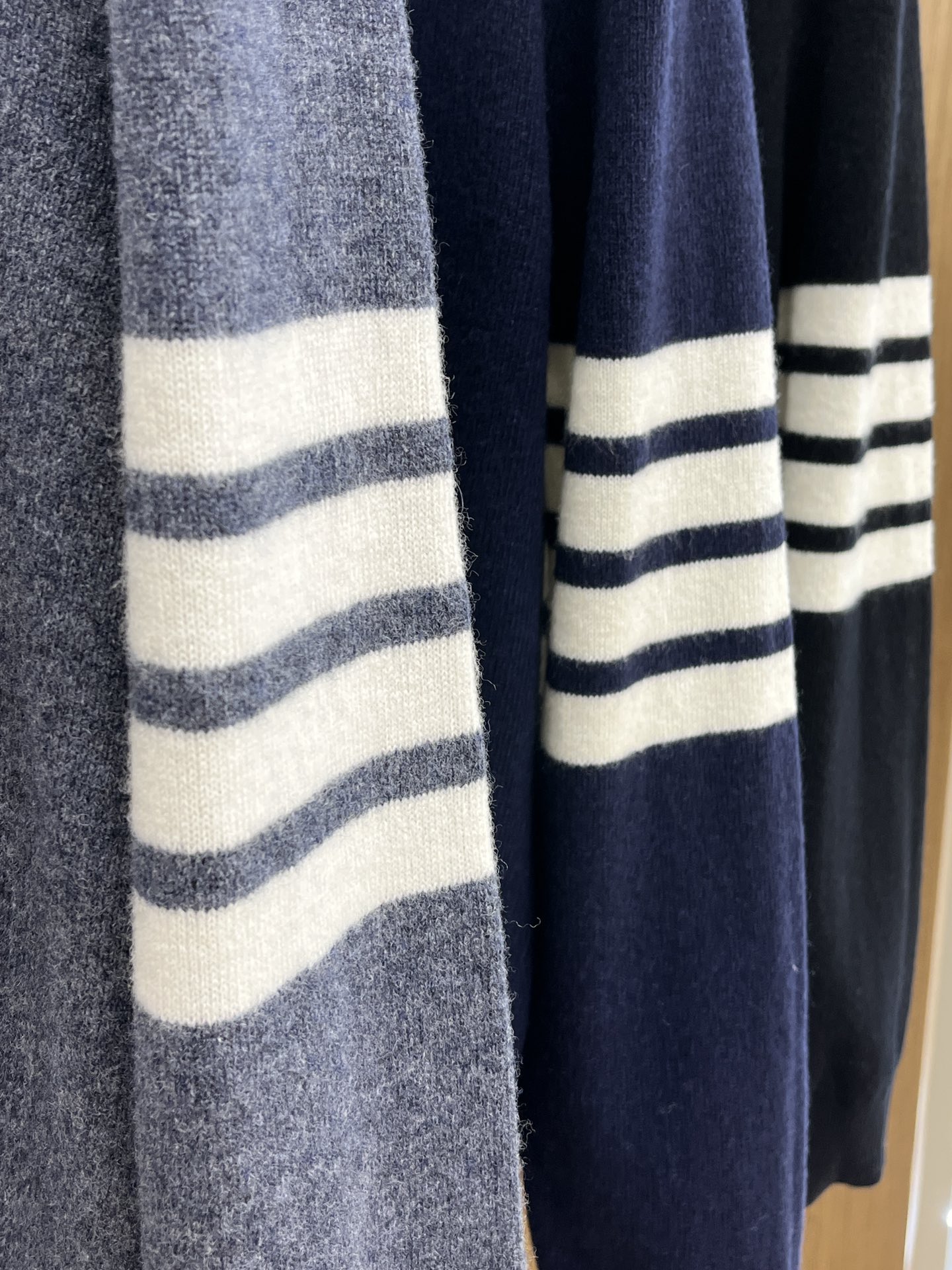 TB 秋冬新品贸易公司渠道稀出，领先官网发售！基础款纯色针织衫单穿叠穿的好选择，修身显瘦的合身版型款式简