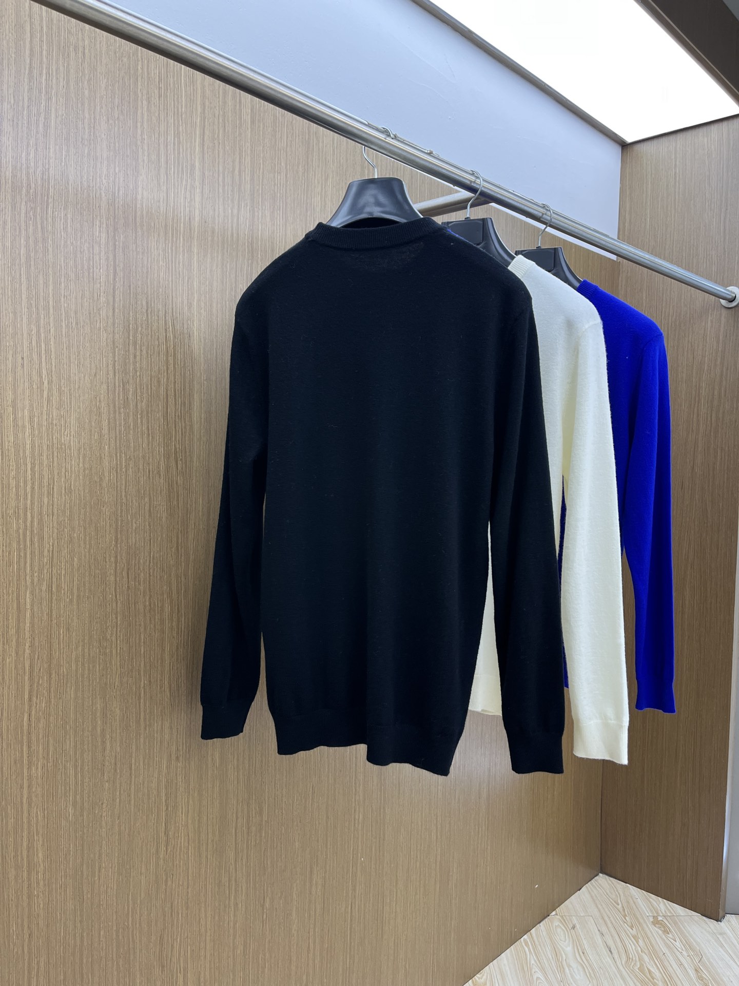 BBR 秋冬新品贸易公司渠道稀出，领先官网发售！基础款纯色针织衫单穿叠穿的好选择，修身显瘦的合身版型款式