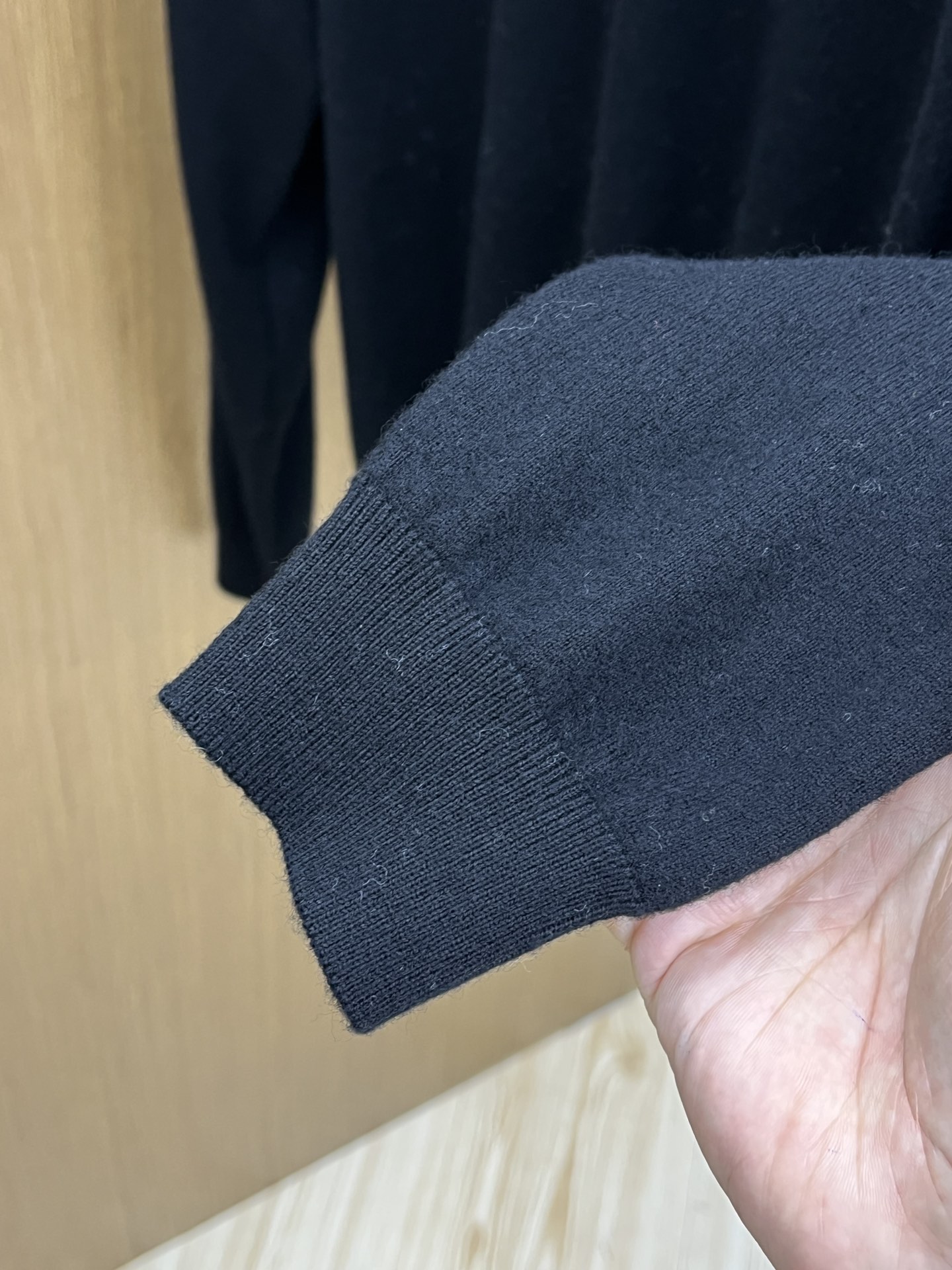 BBR 秋冬新品贸易公司渠道稀出，领先官网发售！基础款纯色针织衫单穿叠穿的好选择，修身显瘦的合身版型款式