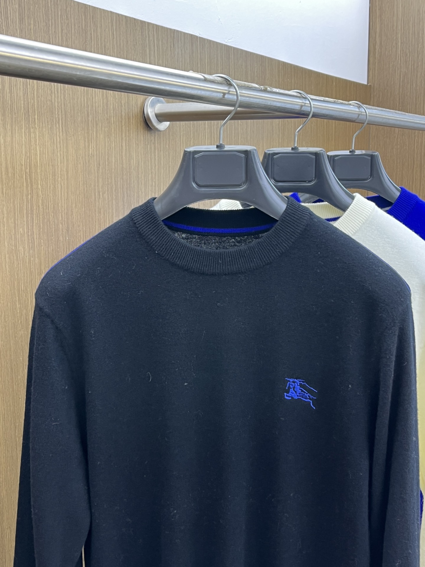 BBR 秋冬新品贸易公司渠道稀出，领先官网发售！基础款纯色针织衫单穿叠穿的好选择，修身显瘦的合身版型款式