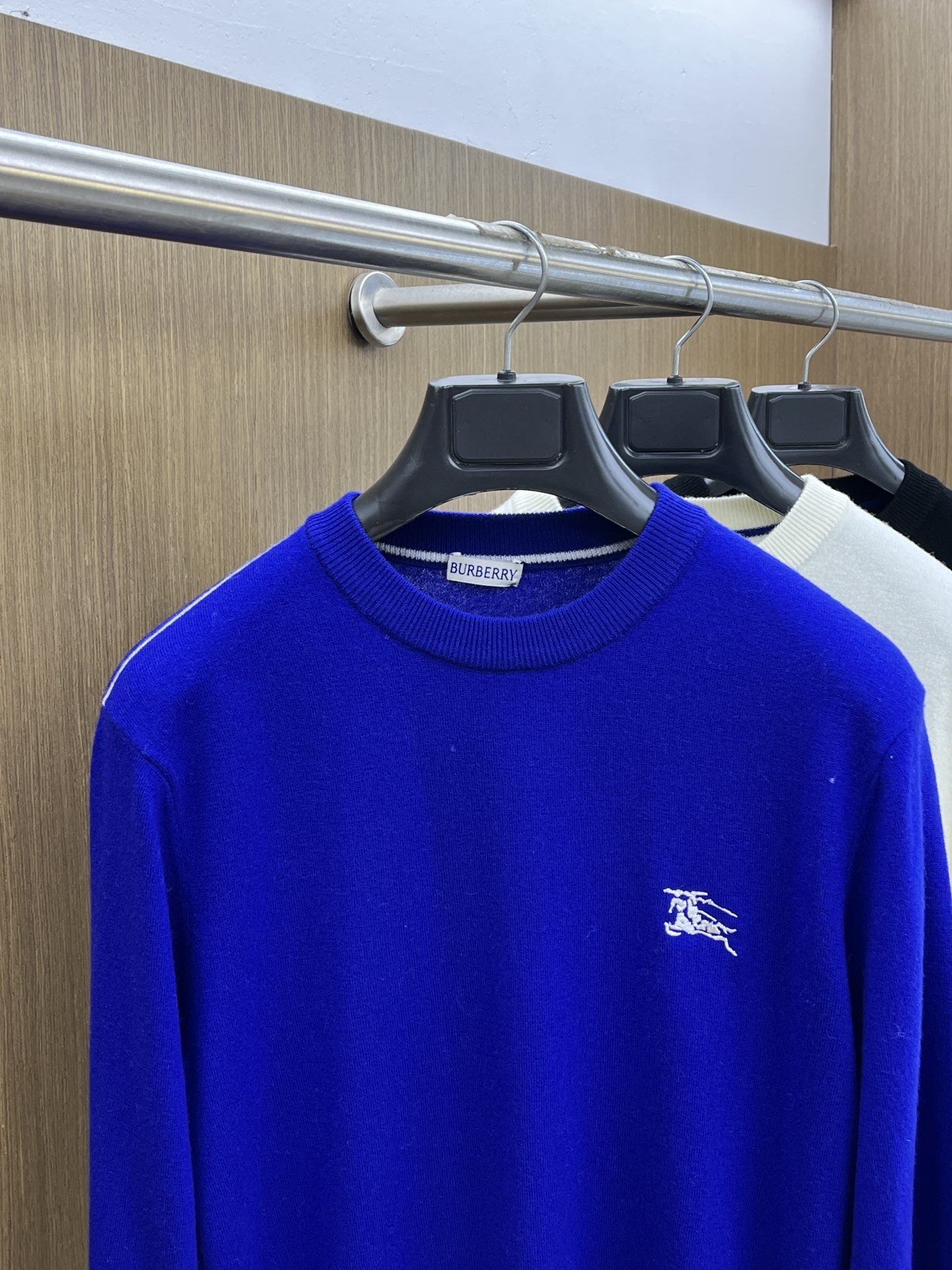 BBR 秋冬新品贸易公司渠道稀出，领先官网发售！基础款纯色针织衫单穿叠穿的好选择，修身显瘦的合身版型款式