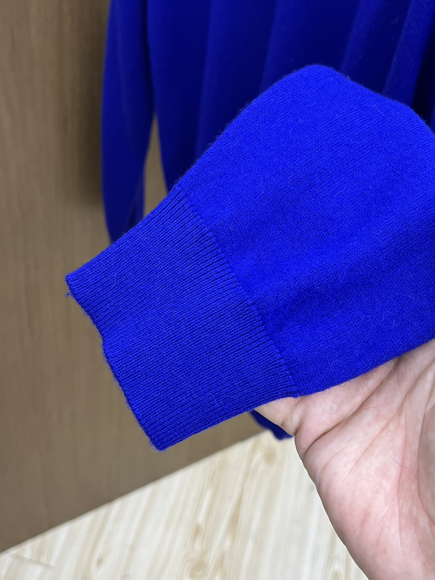 BBR 秋冬新品贸易公司渠道稀出，领先官网发售！基础款纯色针织衫单穿叠穿的好选择，修身显瘦的合身版型款式